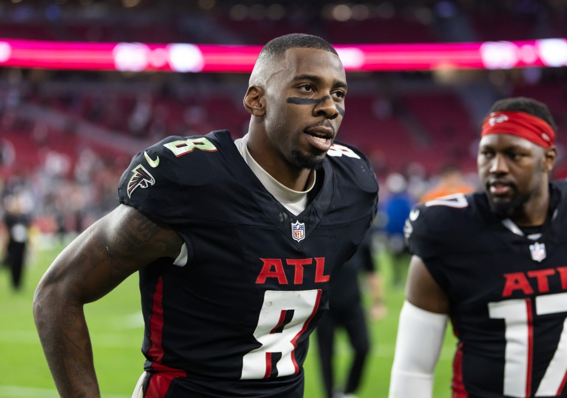 Atlanta Falcons tight end Kyle Pitts Sr. (8) against the Arizona Cardinals at State Farm Stadium.