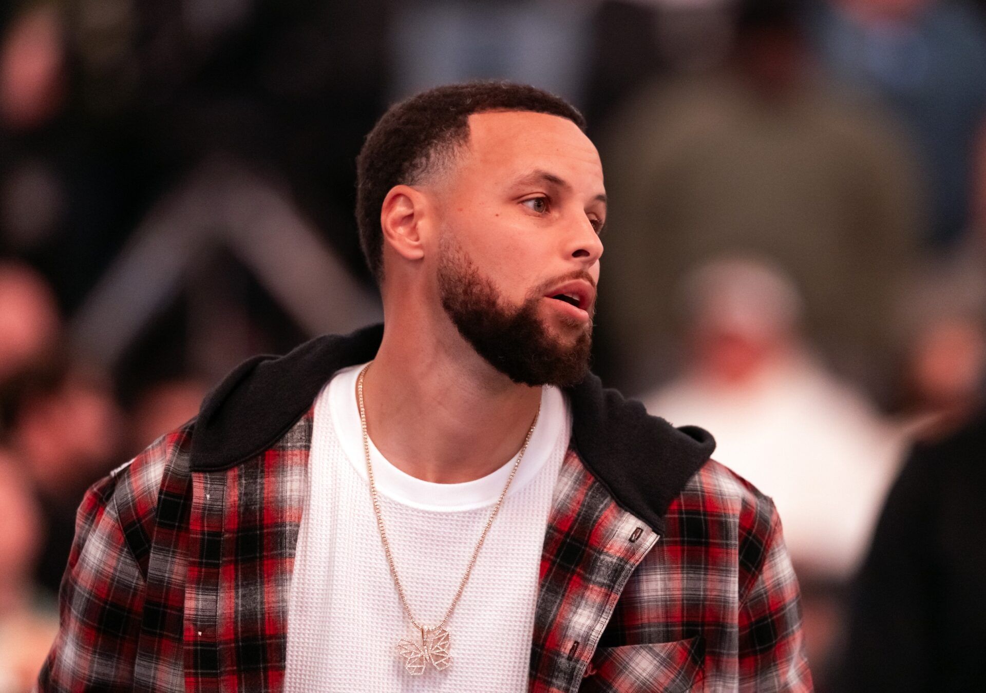 Golden State Warriors injured guard Stephen Curry against the Phoenix Suns at Mortgage Matchup Center.