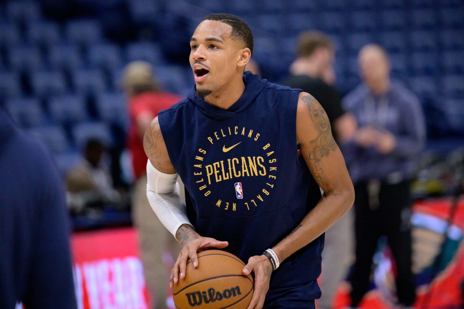 New Orleans Pelicans guard Dejounte Murray warms up before a game against the Dallas Mavericks at Smoothie King Center.