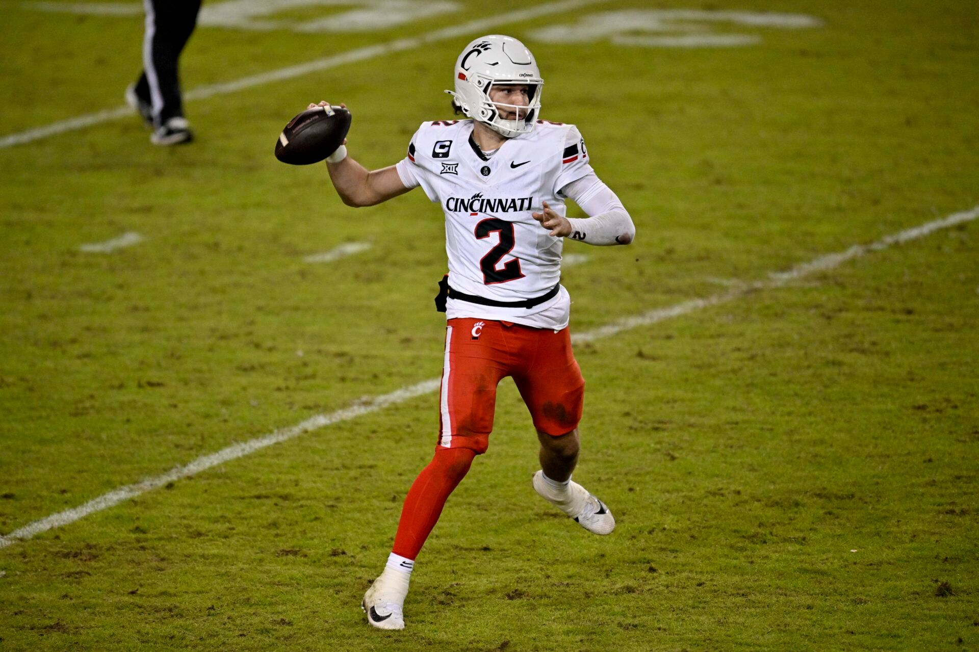 Cincinnati Bearcats quarterback Brendan Sorsby (2) throws the ball during the second half against the TCU Horned Frogs at Amon G. Carter Stadium.