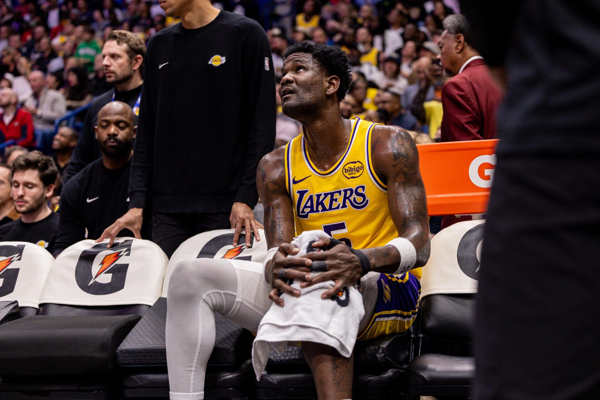 Los Angeles Lakers center Deandre Ayton (5) sits on the bench with an ice pack on his knee against the New Orleans Pelicans during the second half at Smoothie King Center.
