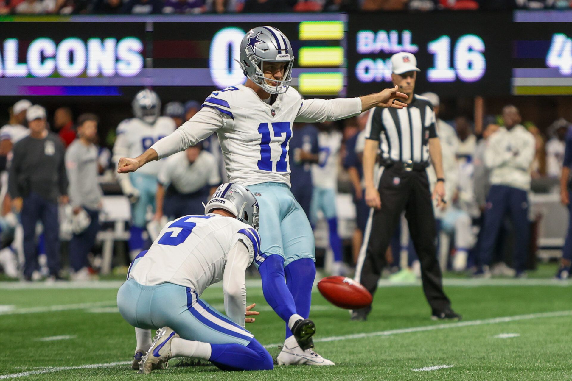 Dallas Cowboys place kicker Brandon Aubrey (17) kicks a field goal against the Atlanta Falcons in the first quarter at Mercedes-Benz Stadium.
