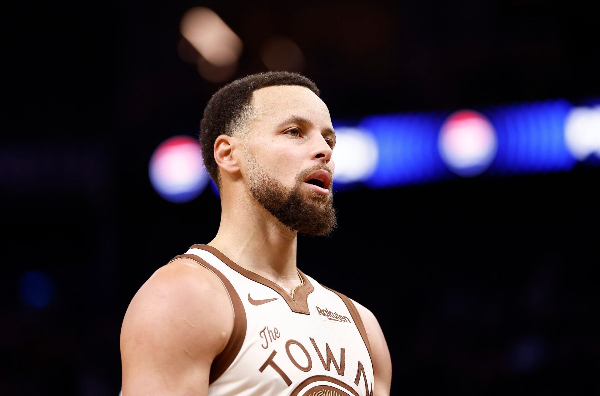 Golden State Warriors guard Stephen Curry (30) between plays against the Sacramento Kings during the third quarter at Chase Center.