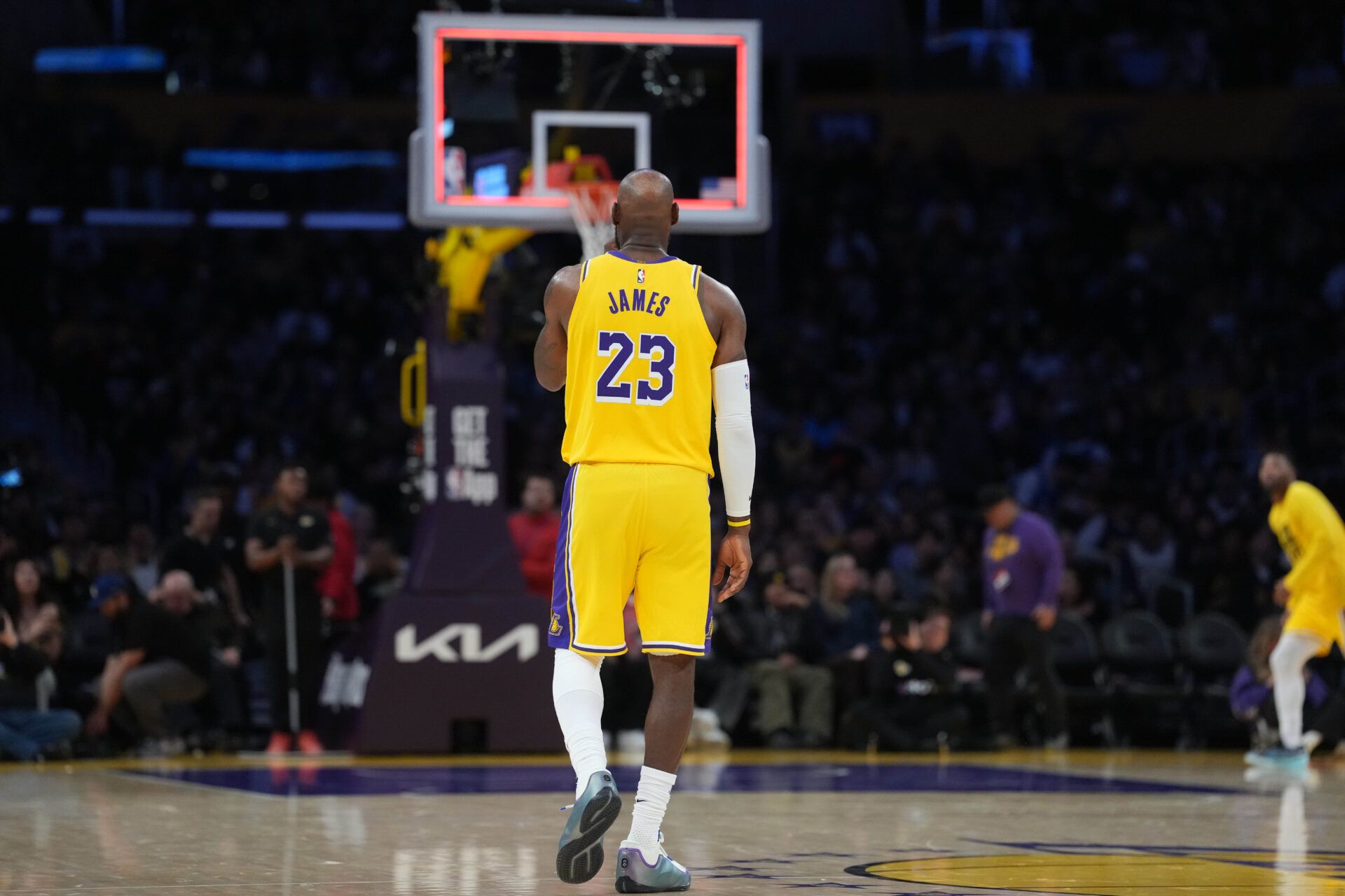Los Angeles Lakers forward LeBron James (23) leaves the court at the end of the first half against the LA Clippers at Crypto.com Arena.