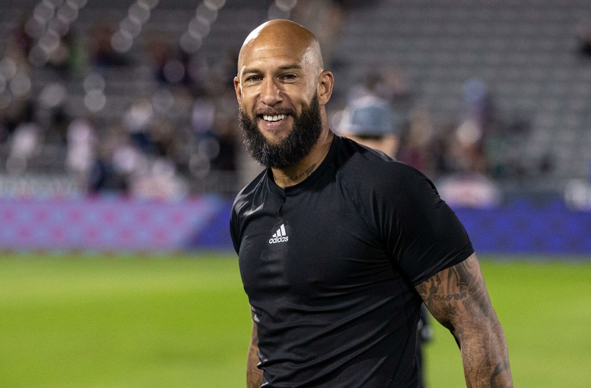 Colorado Rapids goalkeeper Tim Howard (1) greets fans after the match against FC Dallas at Dick's Sporting Goods Park.