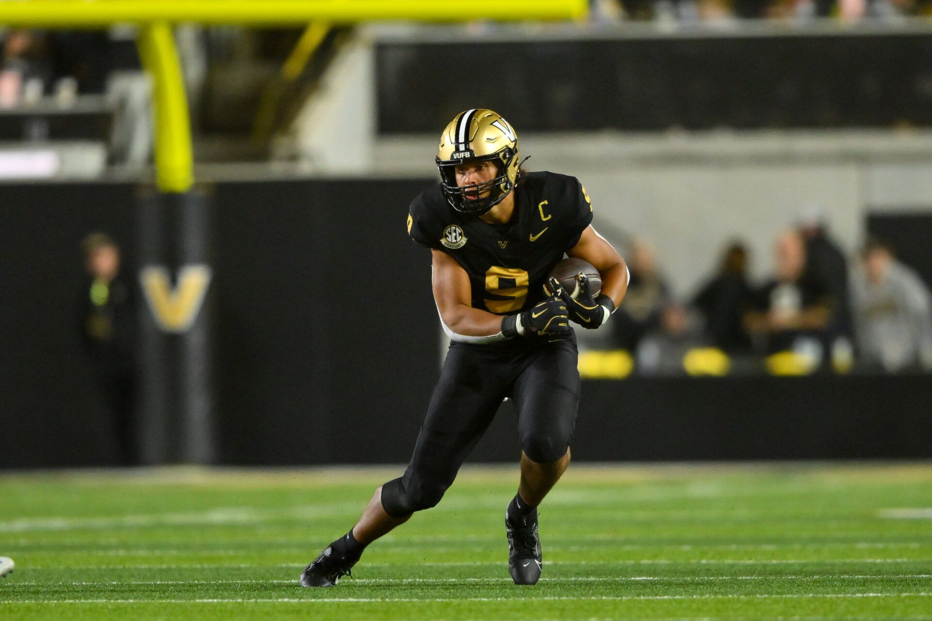 Vanderbilt Commodores tight end Eli Stowers (9) runs with the ball after a made catch against the Kentucky Wildcats during the second half at FirstBank Stadium.