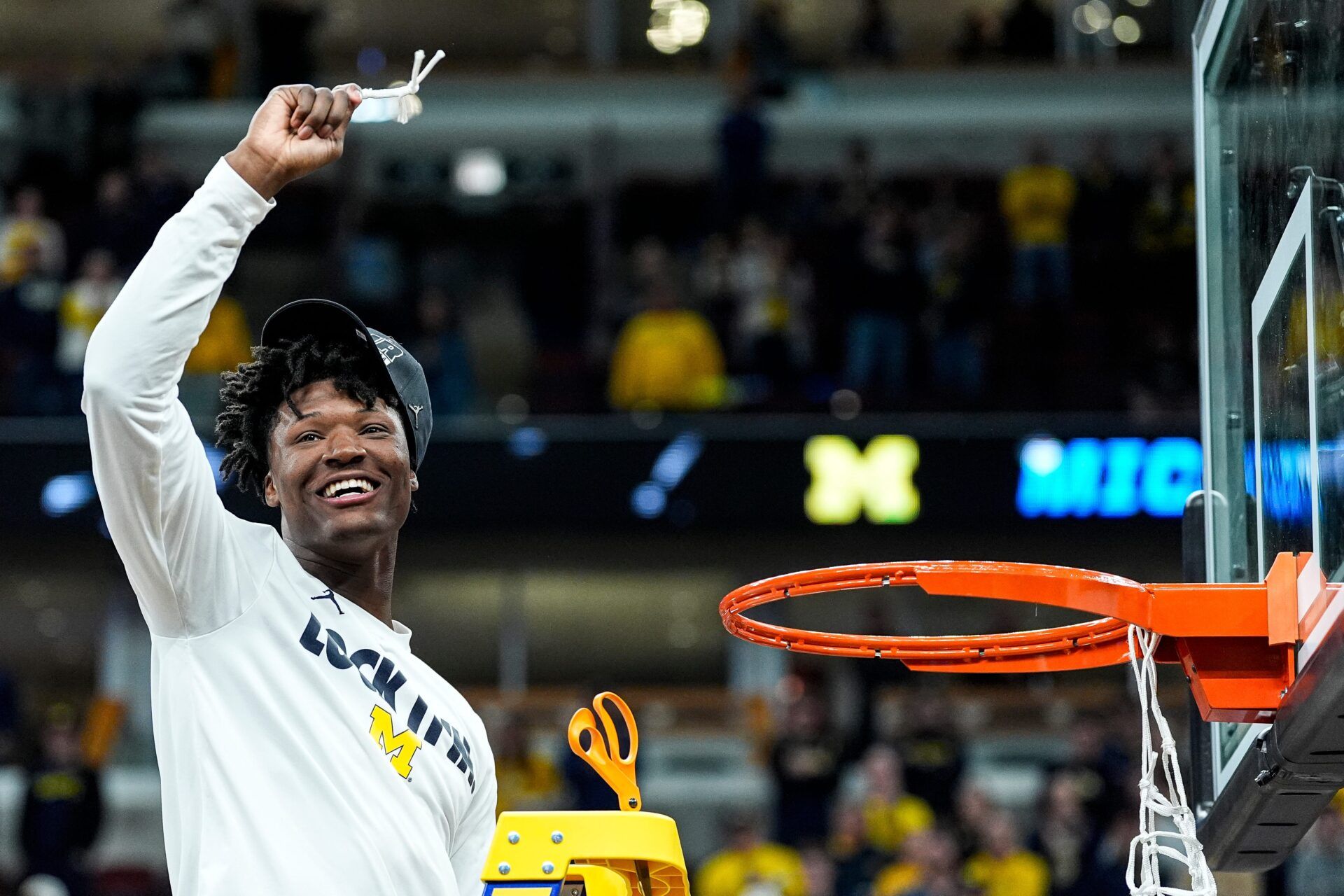 Michigan guard L.J. Cason (2) cuts down net to celebrate 95-62 win over Tennessee at the NCAA Tournament Midwest Regional Final at United Center in Chicago on Sunday, March 29, 2026.