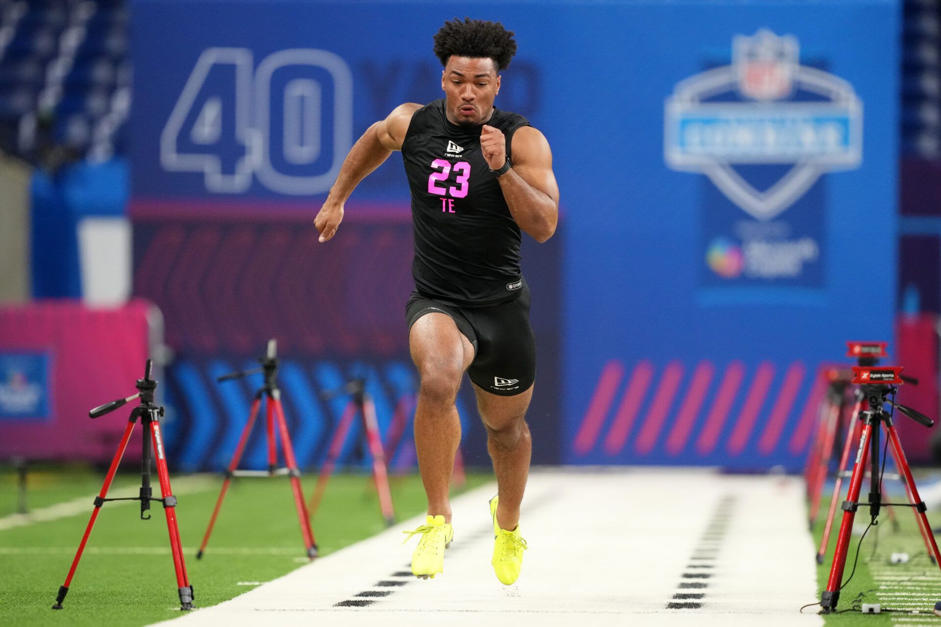 Oregon tight end Kenyon Sadiq (TE23) during the NFL Scouting Combine at Lucas Oil Stadium.