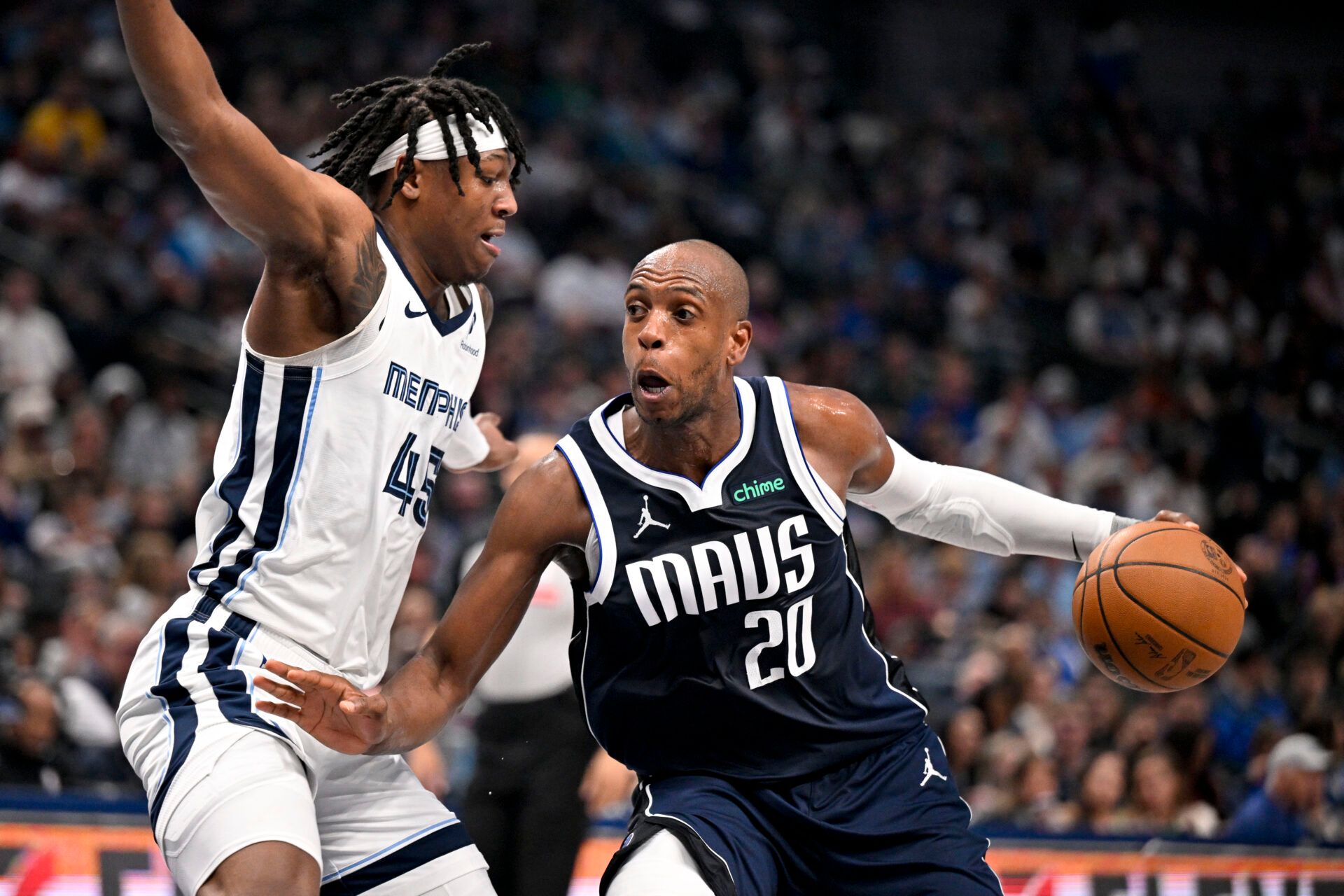 Dallas Mavericks forward Khris Middleton (20) drives to the basket past Memphis Grizzlies forward GG Jackson (45) during the second quarter at the American Airlines Center.