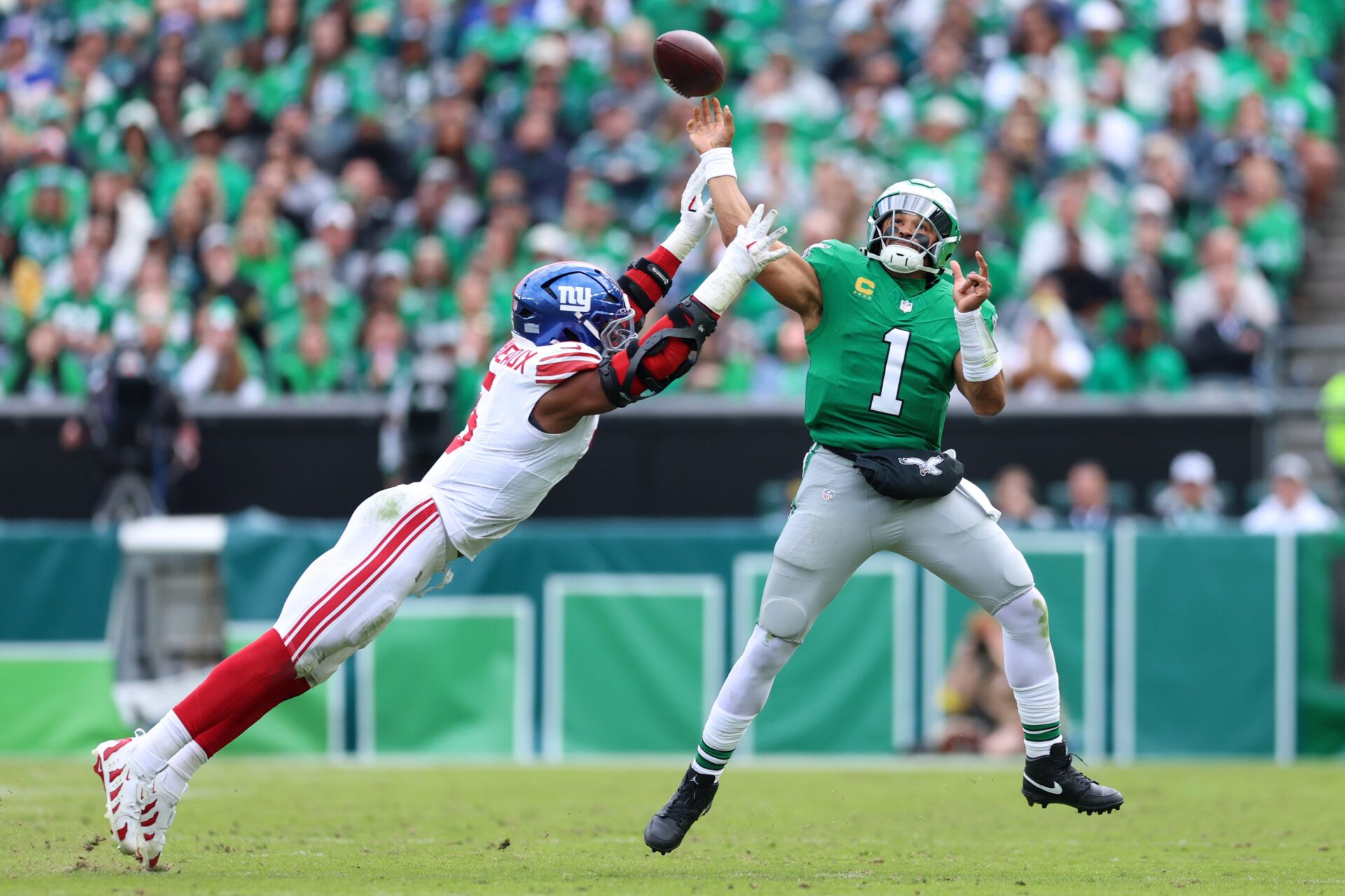 Philadelphia Eagles quarterback Jalen Hurts (1) passes against New York Giants linebacker Kayvon Thibodeaux (5) in the third quarter at Lincoln Financial Field.