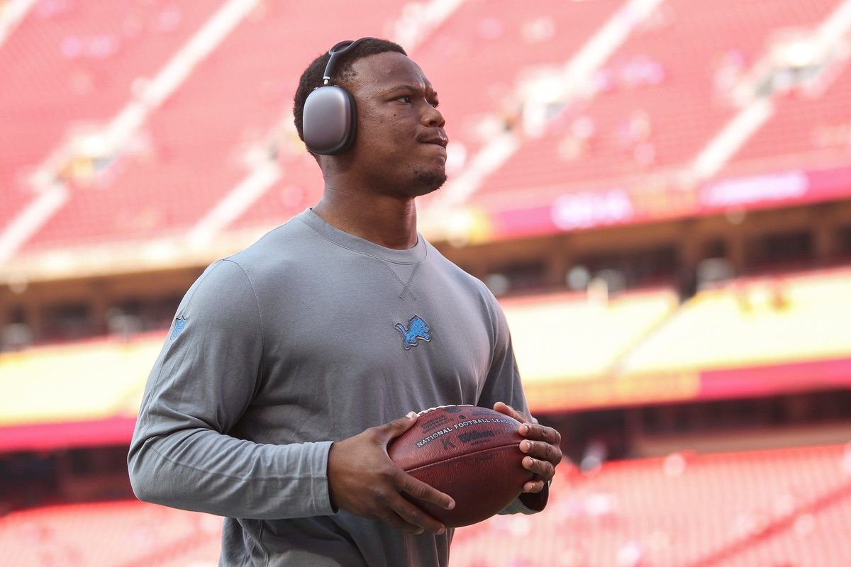 Detroit Lions running back David Montgomery (5) warms up ahead of the season opener against the Kansas City Chiefs at Arrowhead Stadium in Kansas City, Mo. on Thursday, Sept. 7, 2023.
