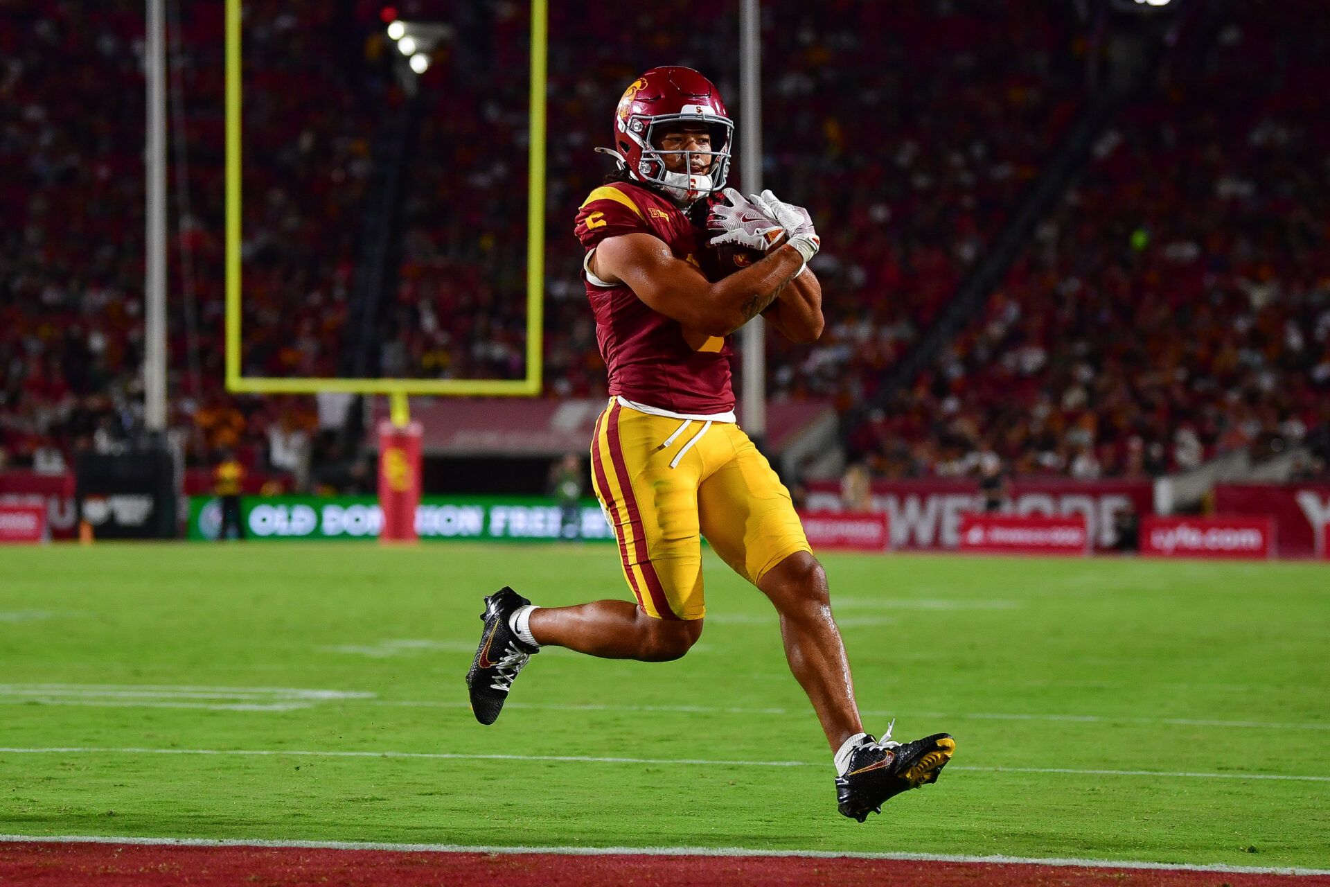 Southern California Trojans wide receiver Makai Lemon (6) runs for a touchdown against the Michigan State Spartans during the second half at the Los Angeles Memorial Coliseum.