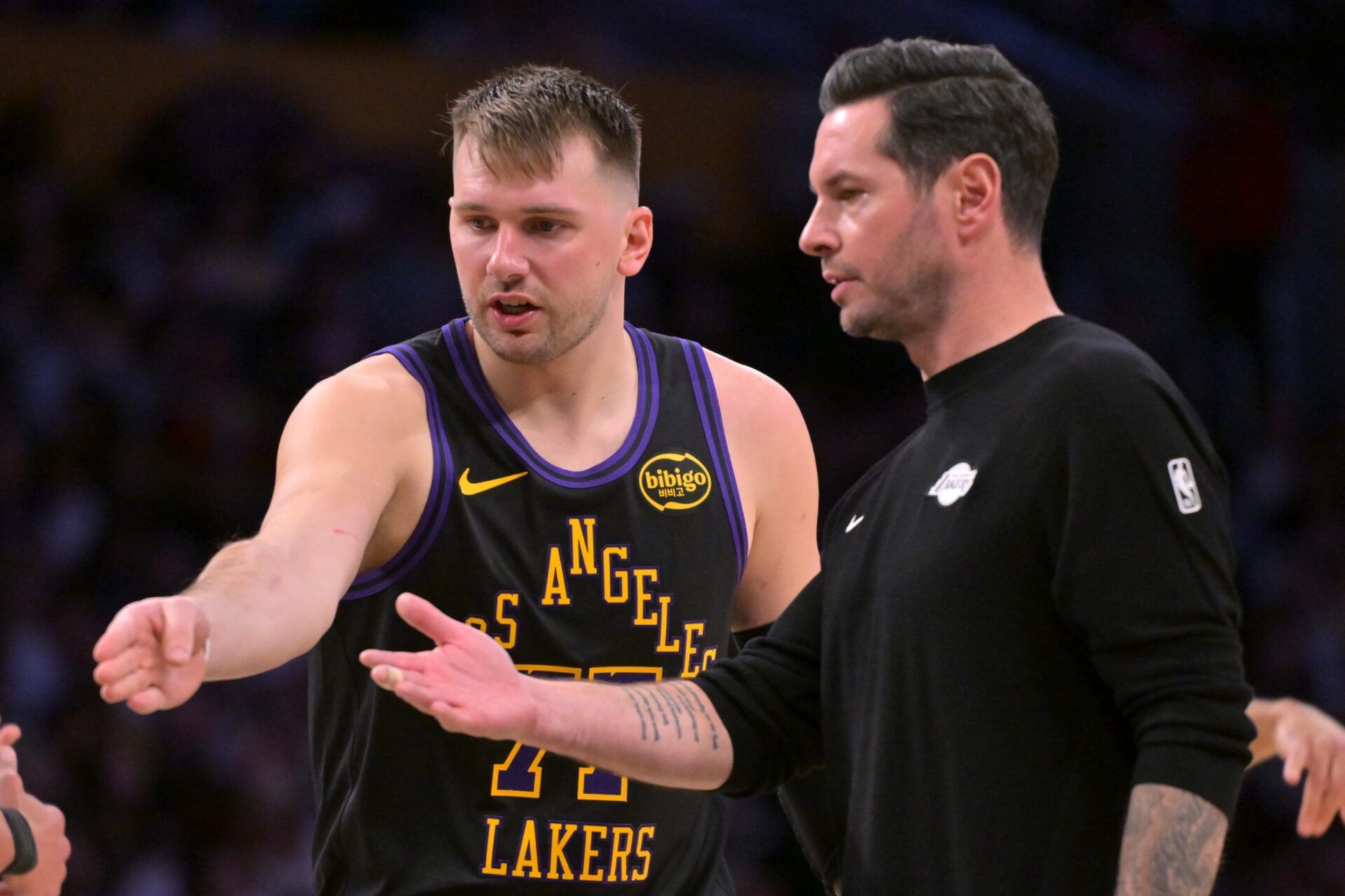 Los Angeles Lakers guard Luka Doncic (77) talks with head coach JJ Redick during a time out in the second half against the Memphis Grizzlies at Crypto.com Arena.