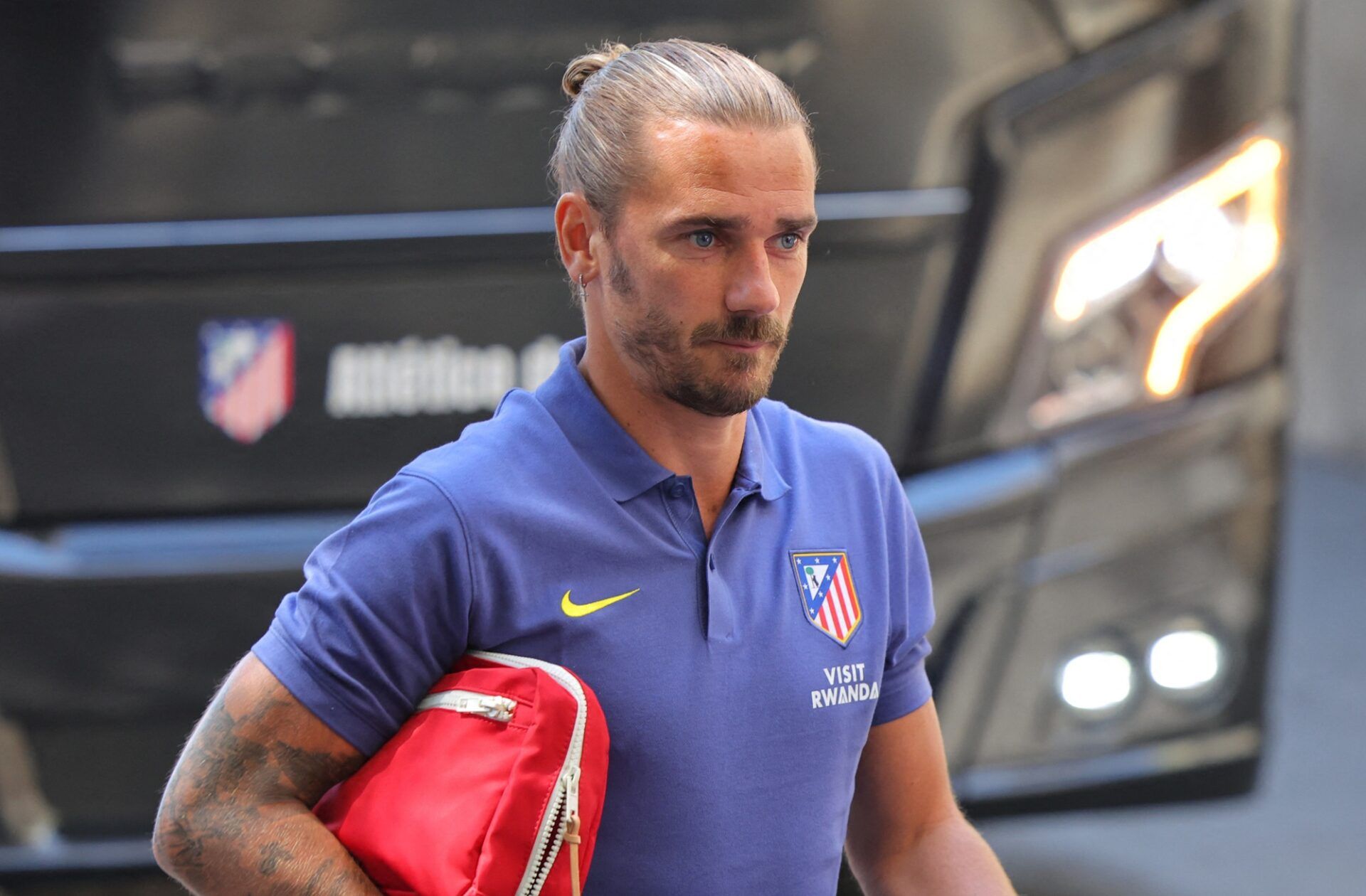 [Subscription Customers Only] Jun 15, 2025; Pasadena, California, USA; Atletico Madrid forward Antoine Griezmann (7) arrives at the stadium before a group stage match of the 2025 FIFA Club World Cup at Rose Bowl Stadium.