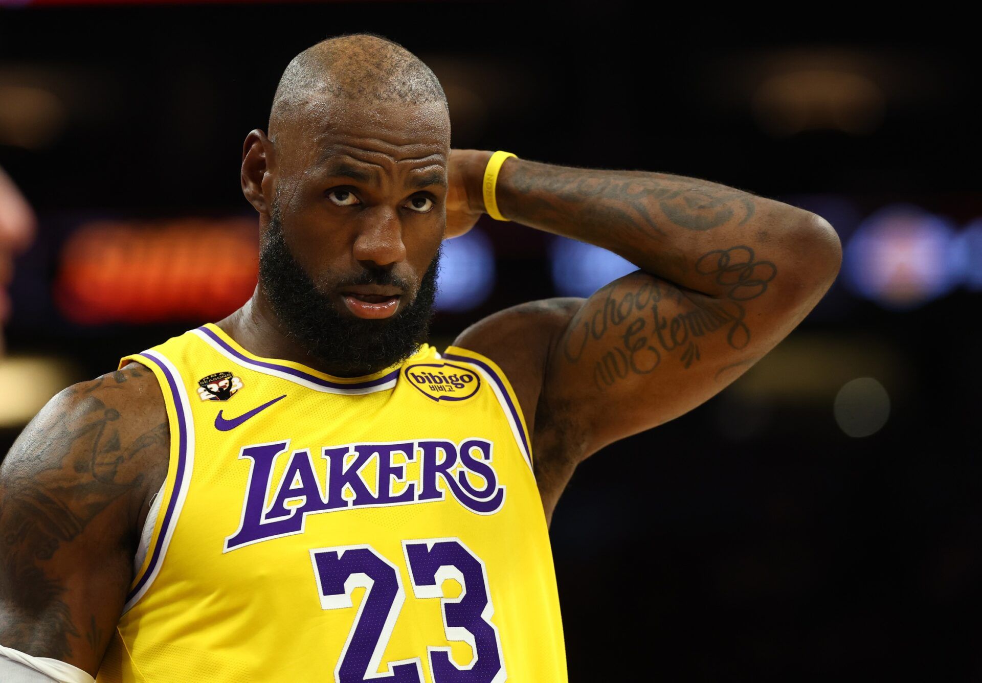 Los Angeles Lakers forward LeBron James (23) against the Phoenix Suns at Mortgage Matchup Center.