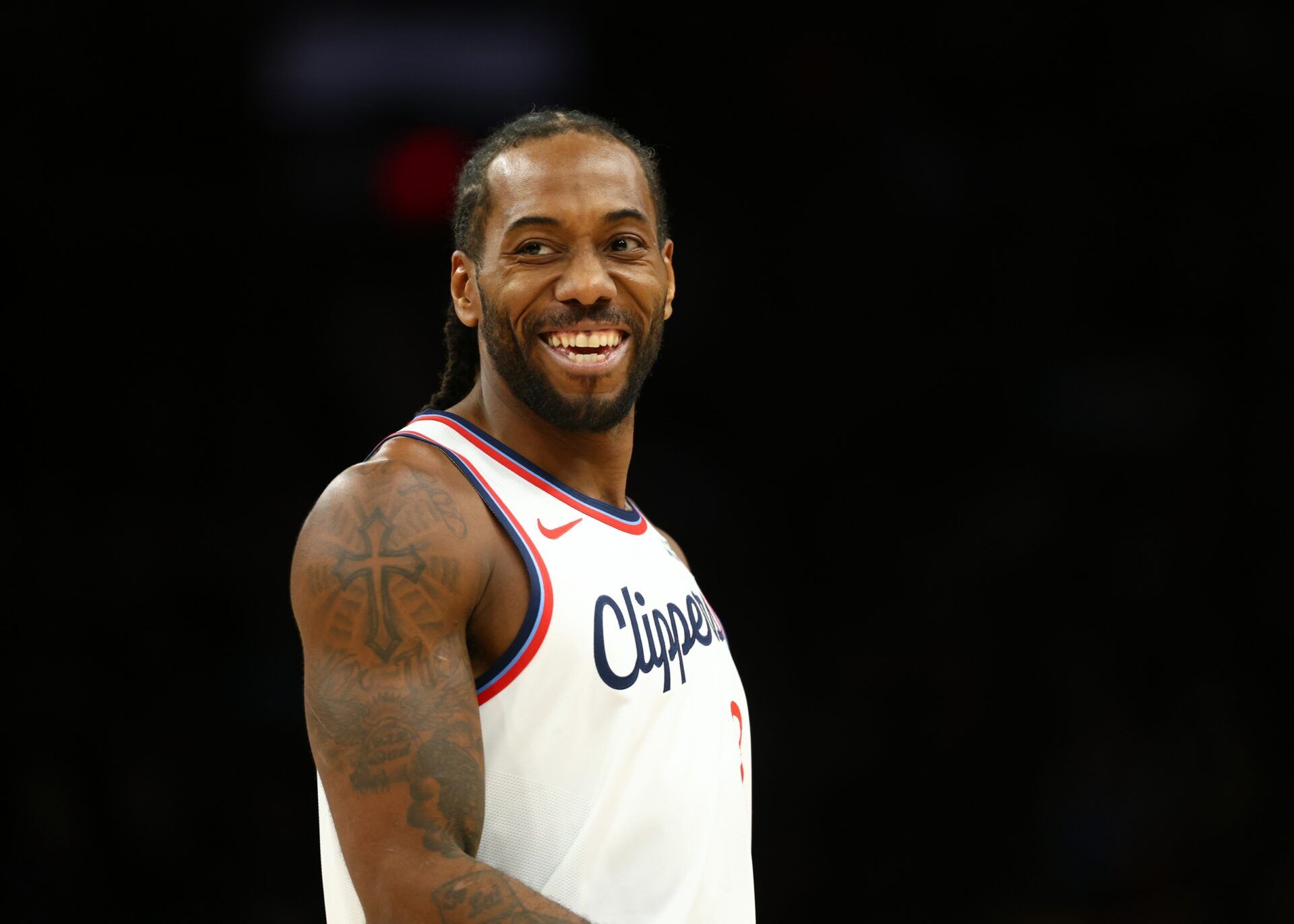 Los Angeles Clippers forward Kawhi Leonard (2) smiles against the Phoenix Suns in the second half at Mortgage Matchup Center.
