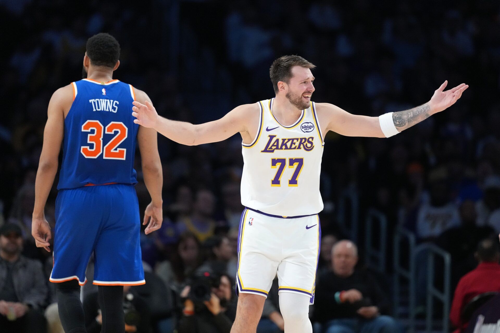Los Angeles Lakers guard Luka Doncic (77) and New York Knicks center Karl-Anthony Towns (32) react in the second half at Crypto.com Arena.