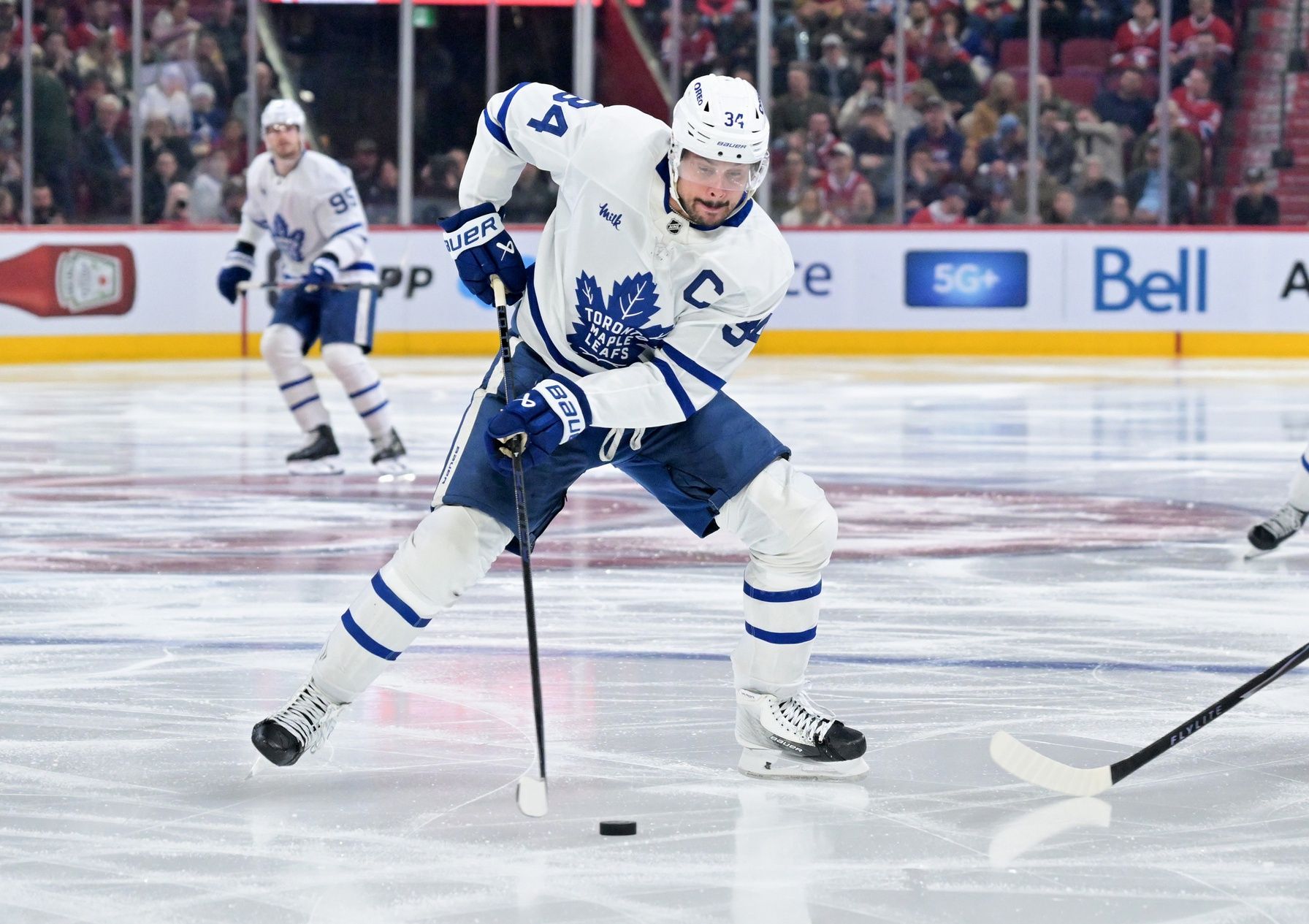 Toronto Maple Leafs forward Auston Matthews (34) plays the puck during the third period against the Montreal Canadiens at the Bell Centre.