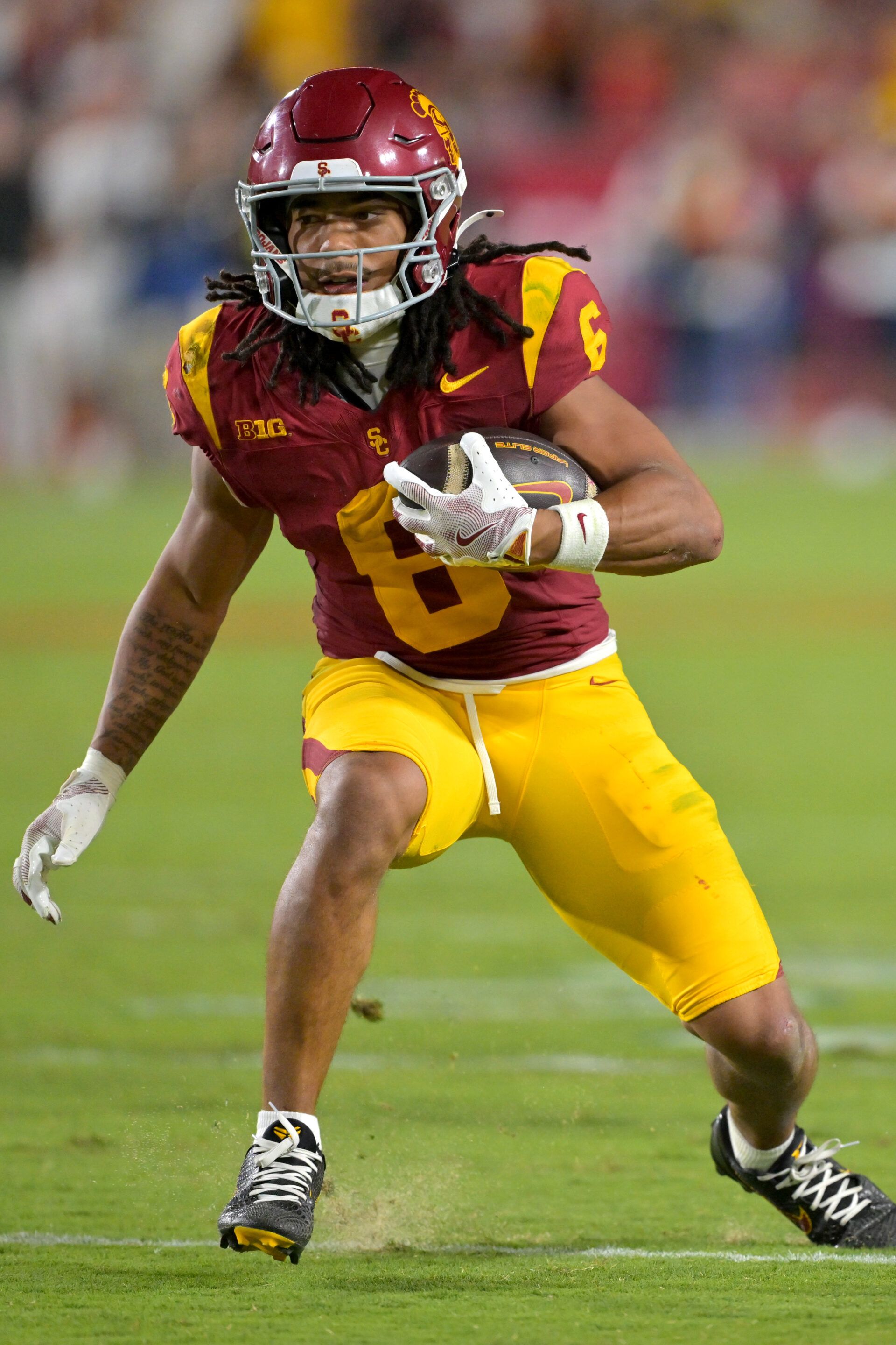USC Trojans wide receiver Makai Lemon (6) takes the ball on a kickoff return in the second half against the Michigan Wolverines at United Airlines Field at the Los Angeles Memorial Coliseum.
