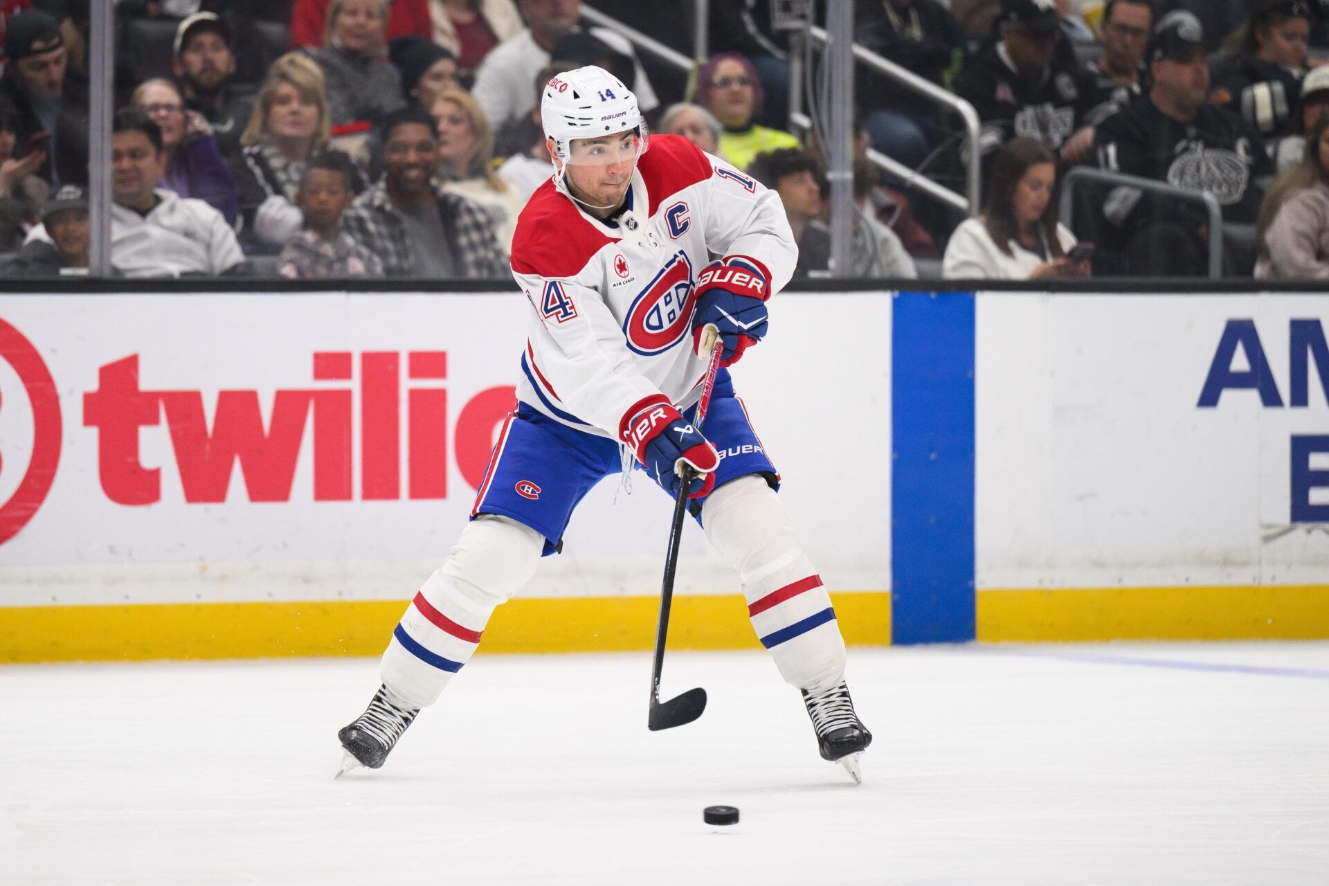 Montréal Canadiens center Nick Suzuki (14) passes the puck during the first period against the Los Angeles Kings at Crypto.com Arena.