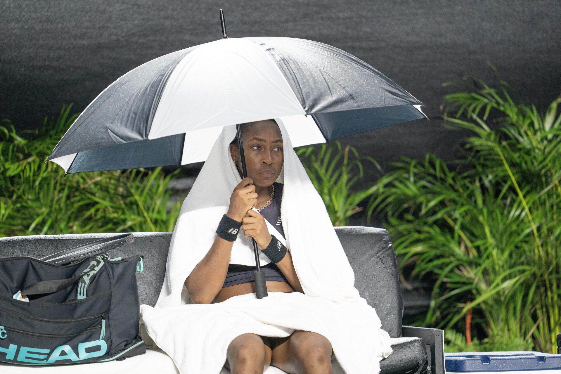 Coco Gauff (USA) waits out a rain delay during her match against Jessica Pegula (USA) on day seven of the GNP Saguaros WTA Finals Cancun.