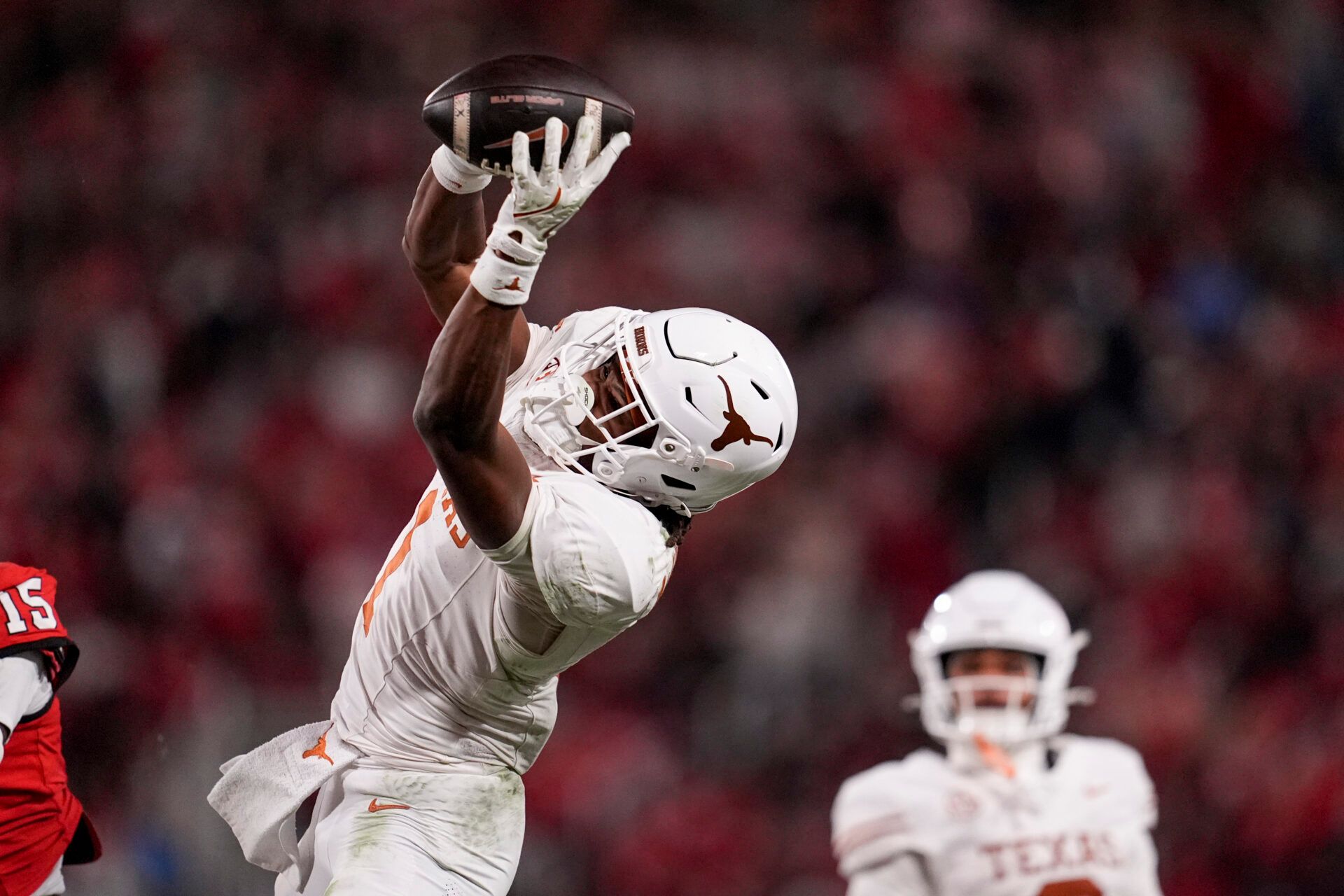 Texas Longhorns wide receiver Ryan Wingo (1) attempts to make a catch in the second half against the Georgia Bulldogs at Sanford Stadium.