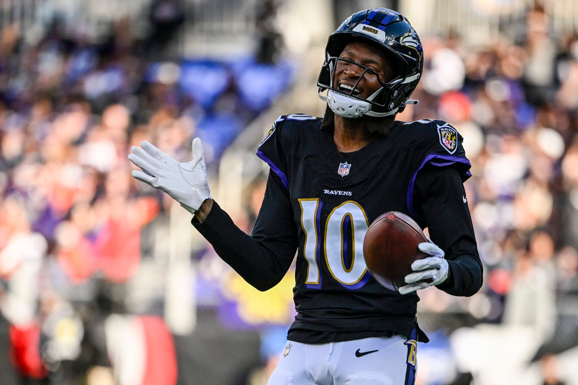 Baltimore Ravens wide receiver DeAndre Hopkins (10) reacts after a catch during the game against the Chicago Bears at M&T Bank Stadium.