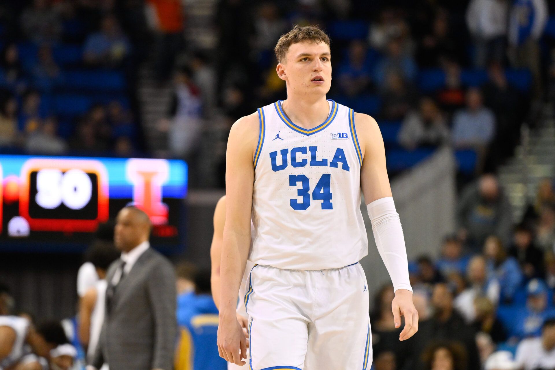 UCLA forward Tyler Bilodeau (34) during the 1st half against Illinois at Pauley Pavilion presented by Wescom Financial.