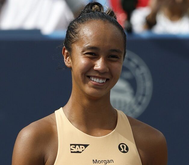 Leylah Fernandez (CAN) celebrates with the championship trophy after her match against Anna Kalinskaya (not pictured) in the women's singles final of the Mubadala Citi DC Open at Rock Creek Park Tennis Center.
