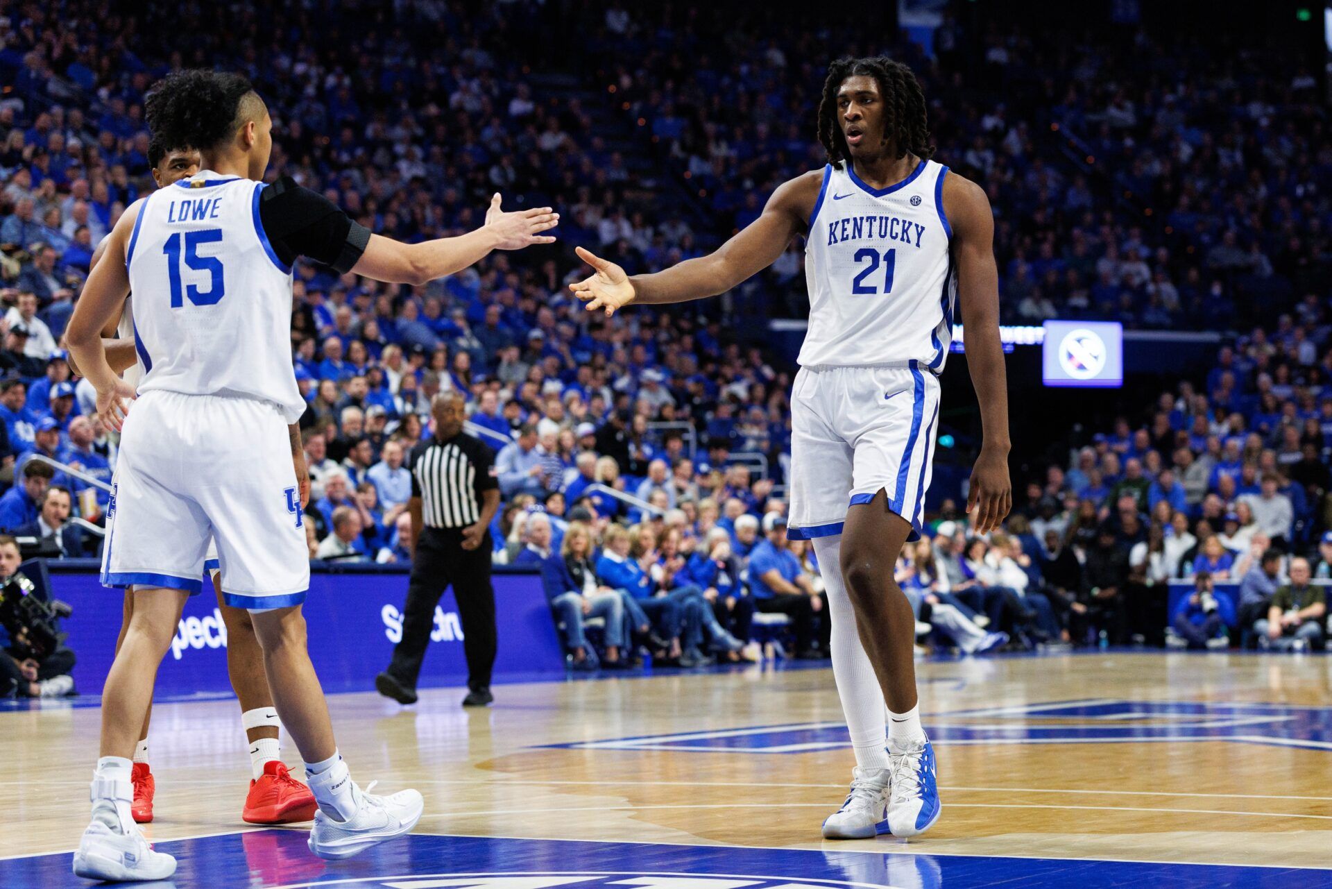 Kentucky Wildcats forward Jayden Quaintance (21) congratulates guard Jaland Lowe (15) during the second half against the Missouri Tigers at Rupp Arena at Central Bank Center.