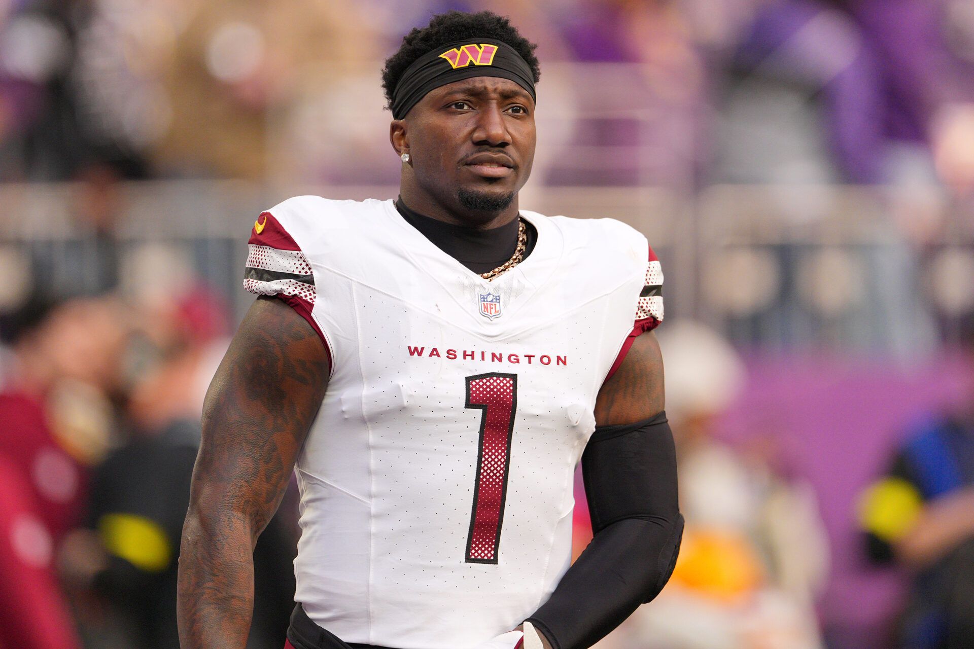 Washington Commanders wide receiver Deebo Samuel Sr. (1) takes the field to practice before the game at U.S. Bank Stadium.