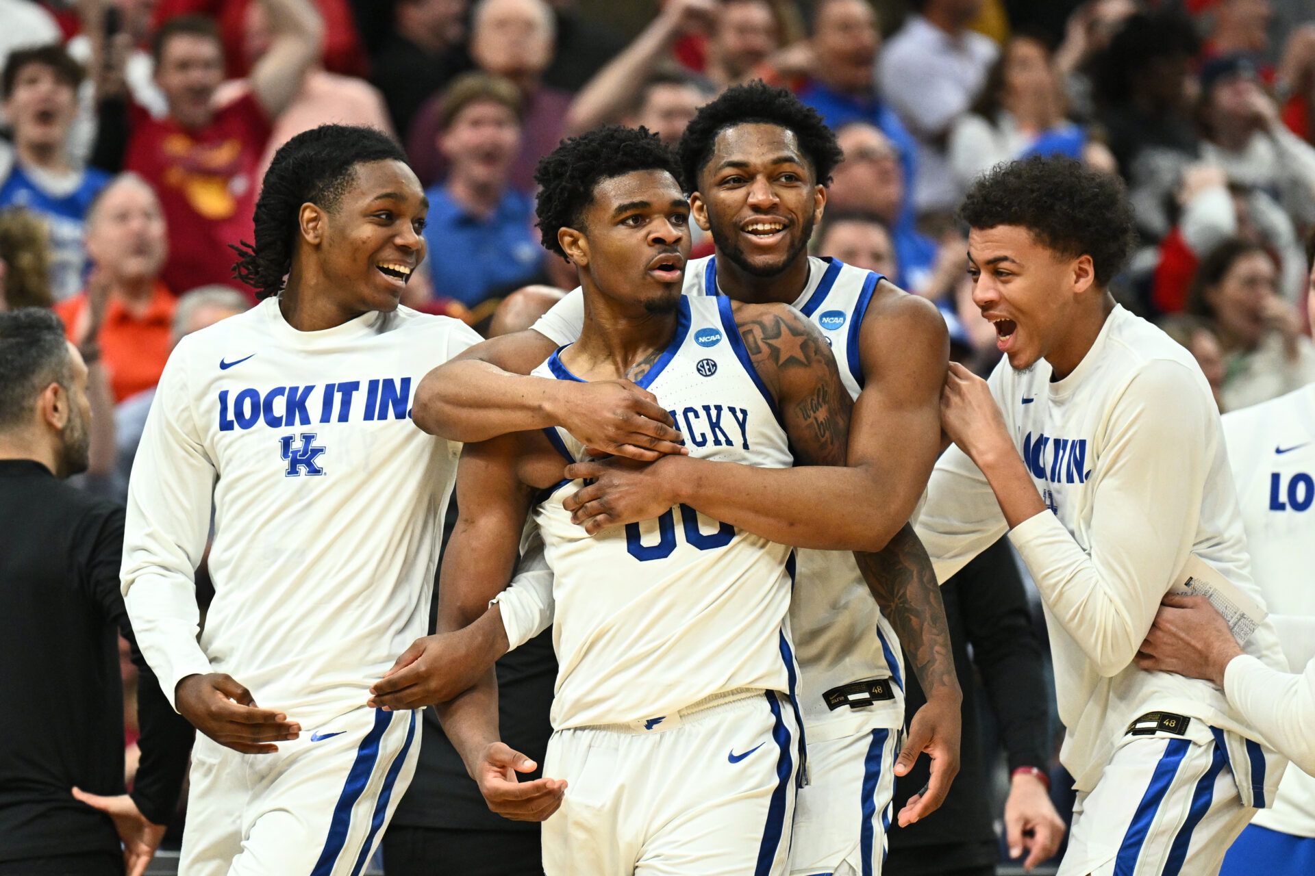 Kentucky Wildcats guard Otega Oweh (00) celebrates with teammates after shooting a three point basket to tie the game against the Santa Clara Broncos as time expired in the second half of a first round game of the men's 2026 NCAA Tournament at Enterprise Center.