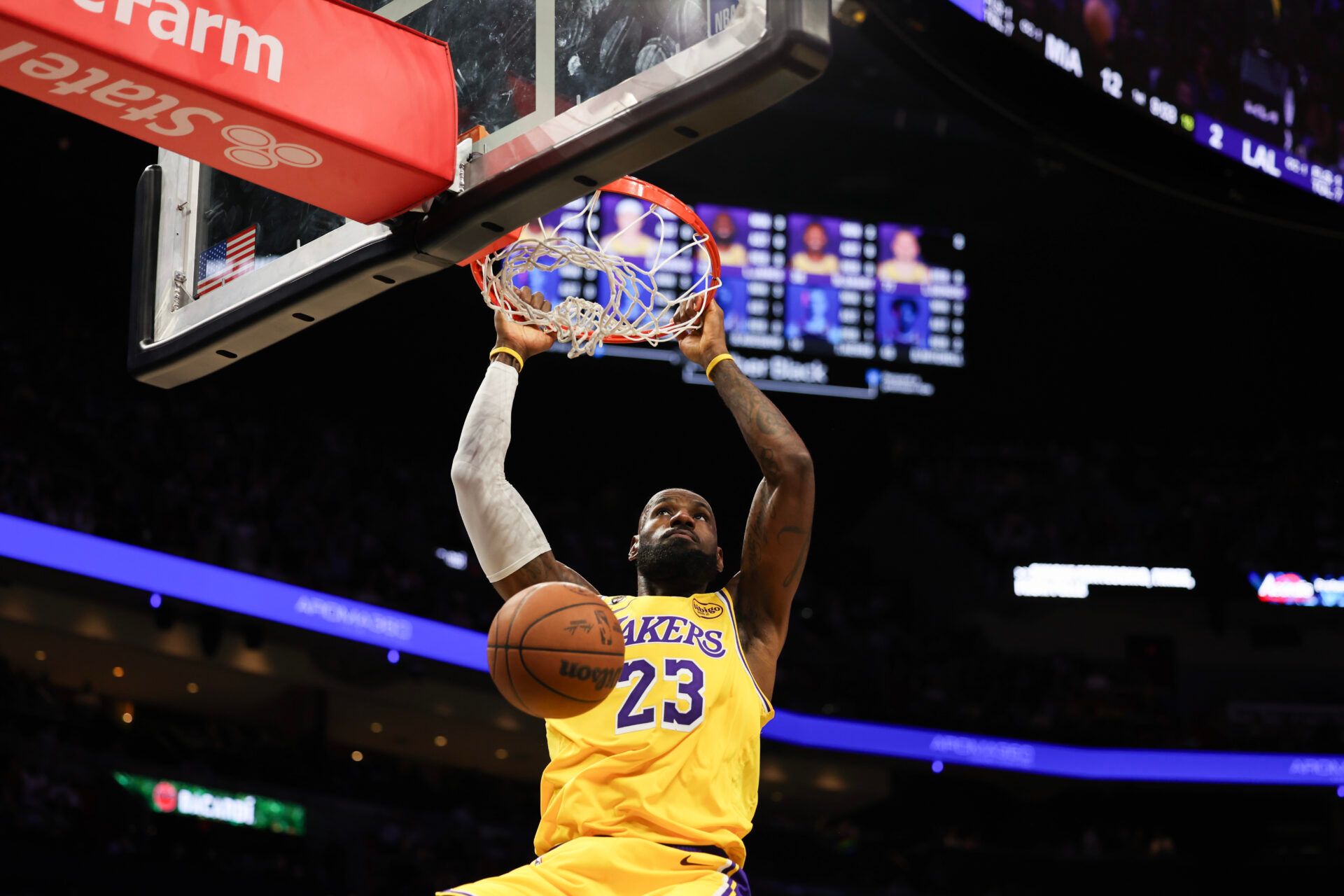 Los Angeles Lakers forward LeBron James (23) dunks against the Miami Heat during the first half at Kaseya Center.