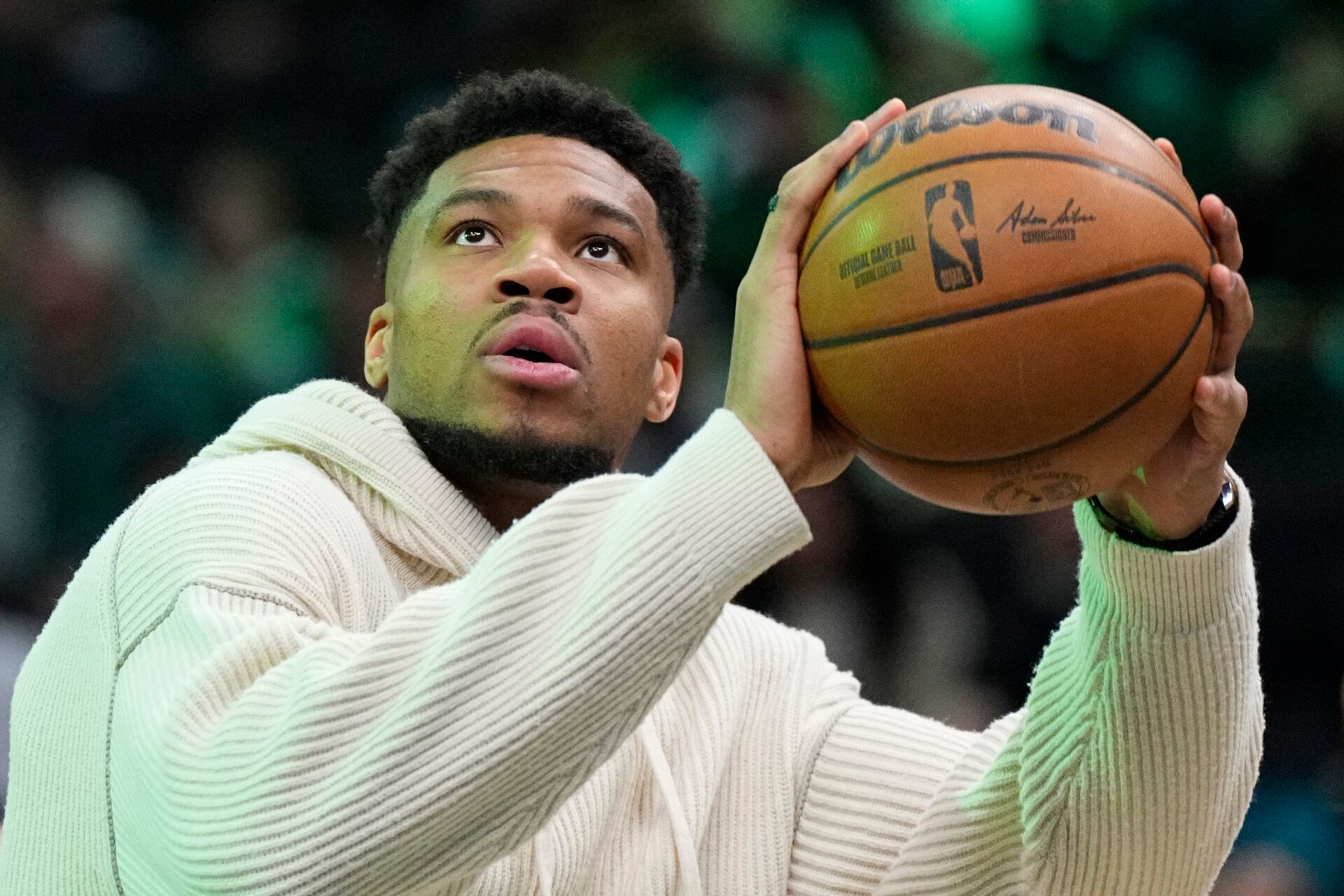 Bucks Issue Stark Warning to Giannis: Extend or Be Traded