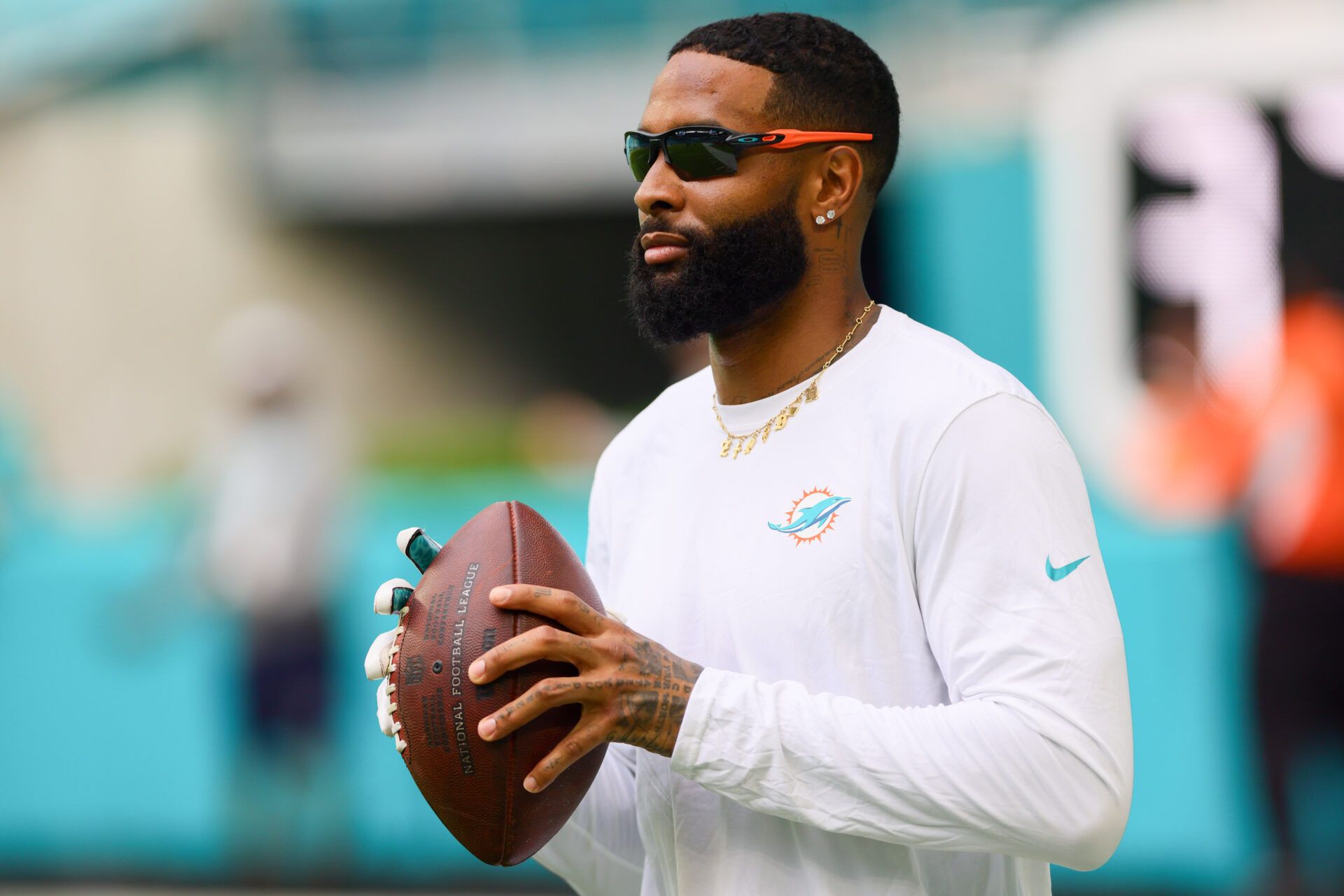 Miami Dolphins wide receiver Odell Beckham Jr. (3) throws the football before preseason game against the Washington Commanders at Hard Rock Stadium.