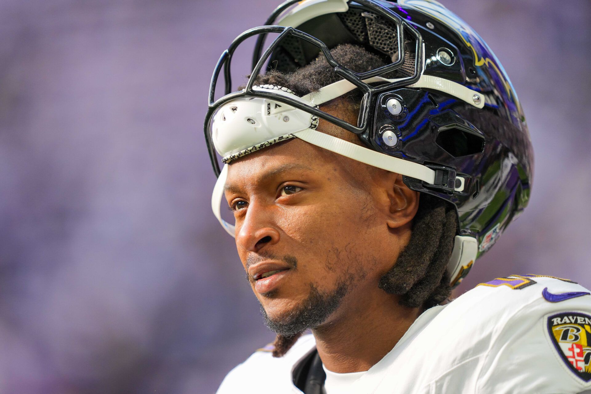 Baltimore Ravens wide receiver DeAndre Hopkins (10) warms up before the game against the Minnesota Vikings at U.S. Bank Stadium.