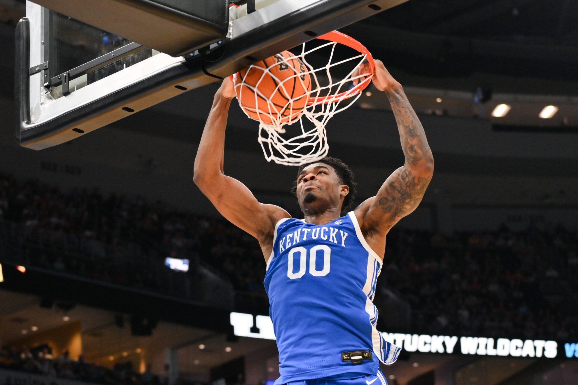 Kentucky Wildcats guard Otega Oweh (00) dunks during the second half against the Iowa State Cyclones during a second round game of the men's 2026 NCAA Tournament at Enterprise Center.