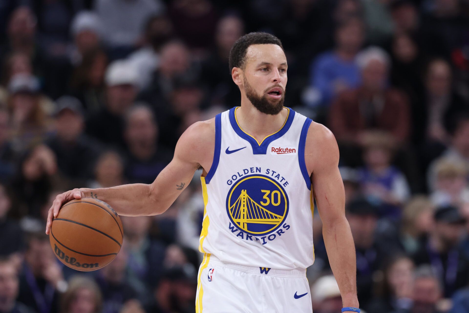 Golden State Warriors guard Stephen Curry (30) brings the ball up the court during the second half of the game against the Utah Jazz at Delta Center.