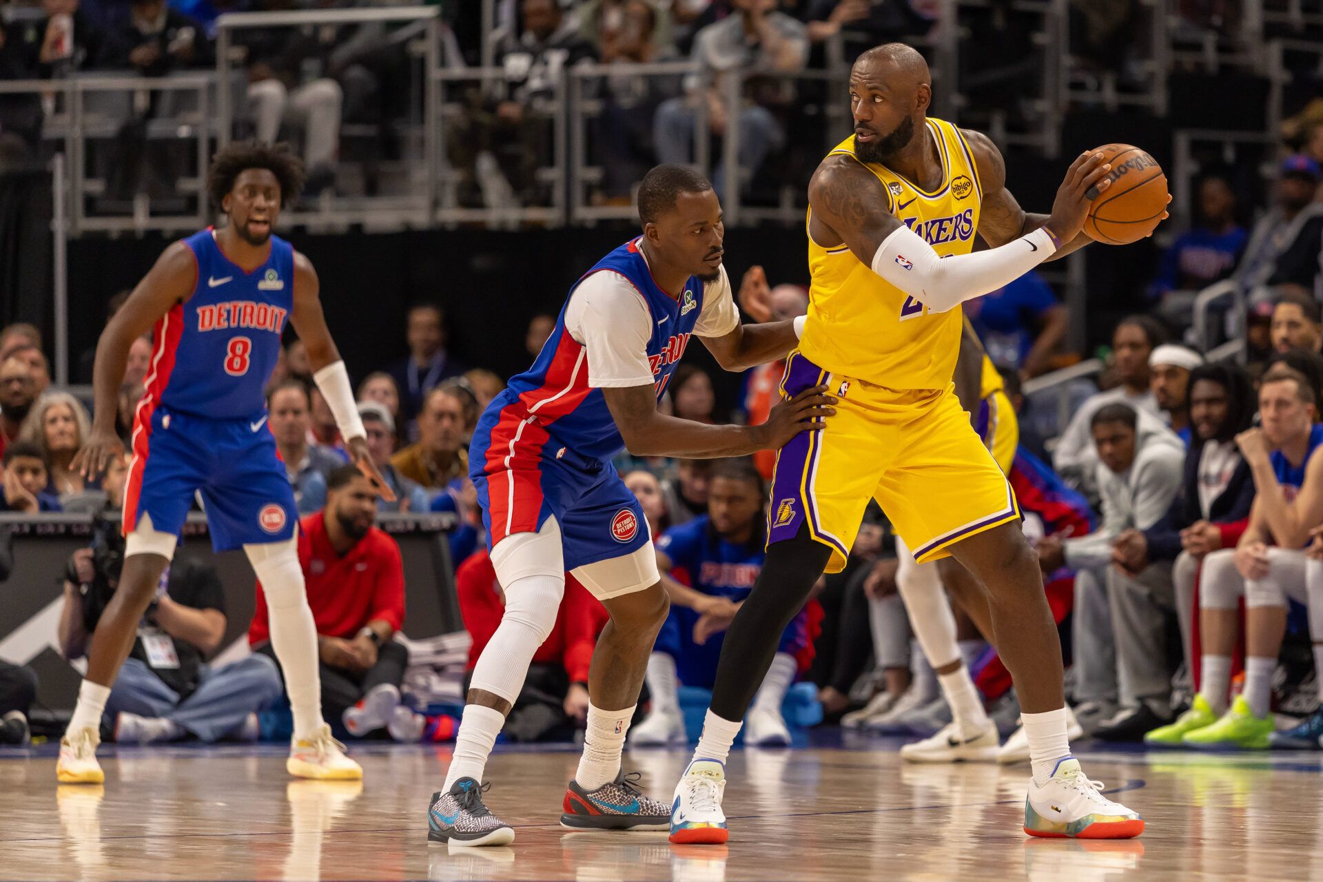 Detroit Pistons Javonte Green (31) defends against Los Angeles Lakers LeBron James (23) during the second half at Little Caesars Arena.