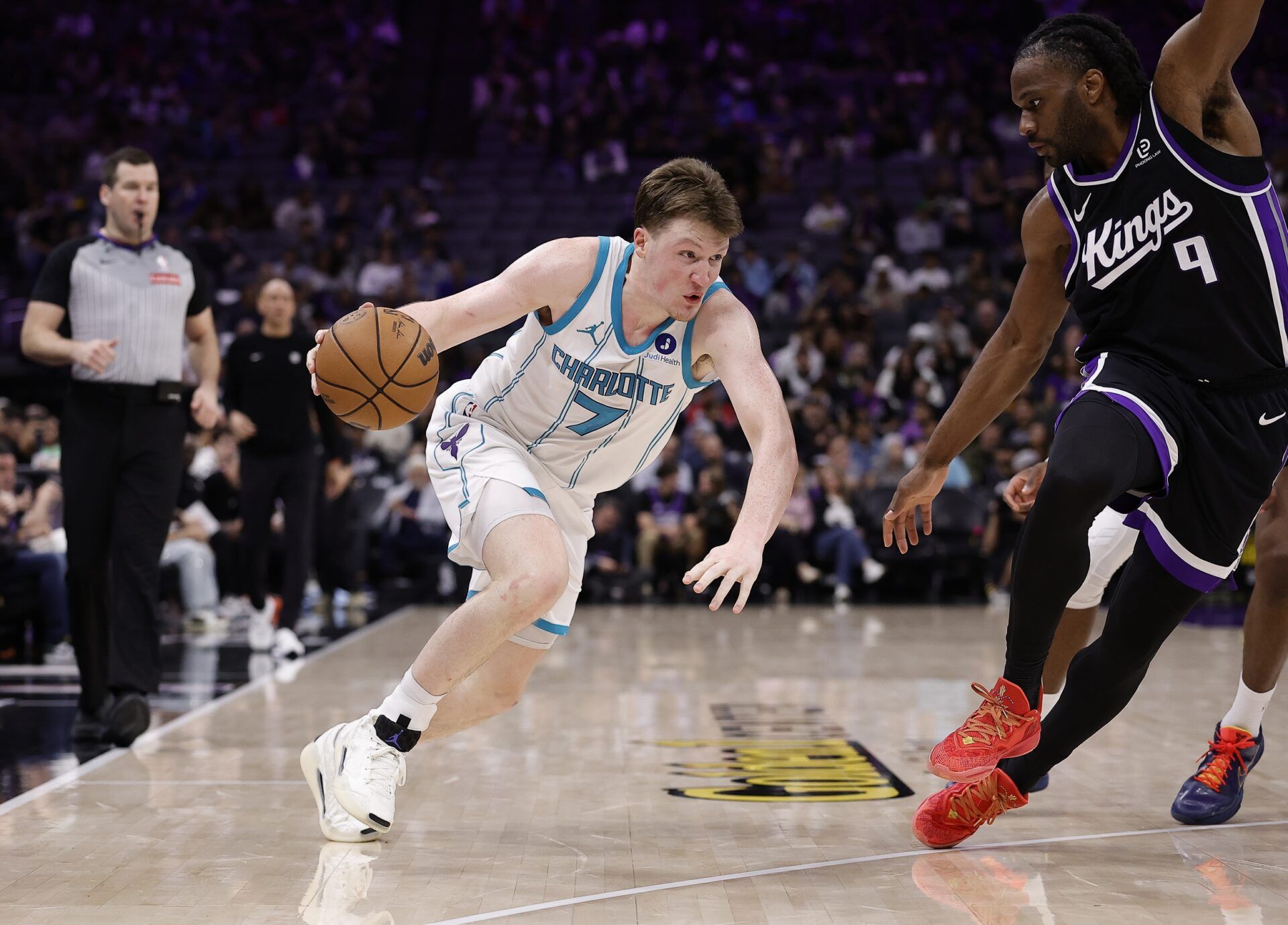 Charlotte Hornets forward Kon Knueppel (7) drives in against Sacramento Kings forward Precious Achiuwa (9) during the third quarter at Golden 1 Center.