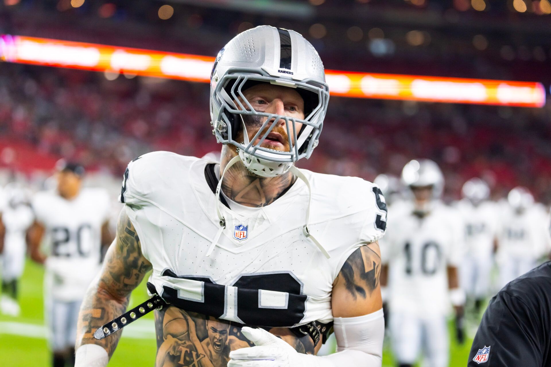 Las Vegas Raiders defensive end Maxx Crosby (98) against the Arizona Cardinals during a preseason NFL game at State Farm Stadium.