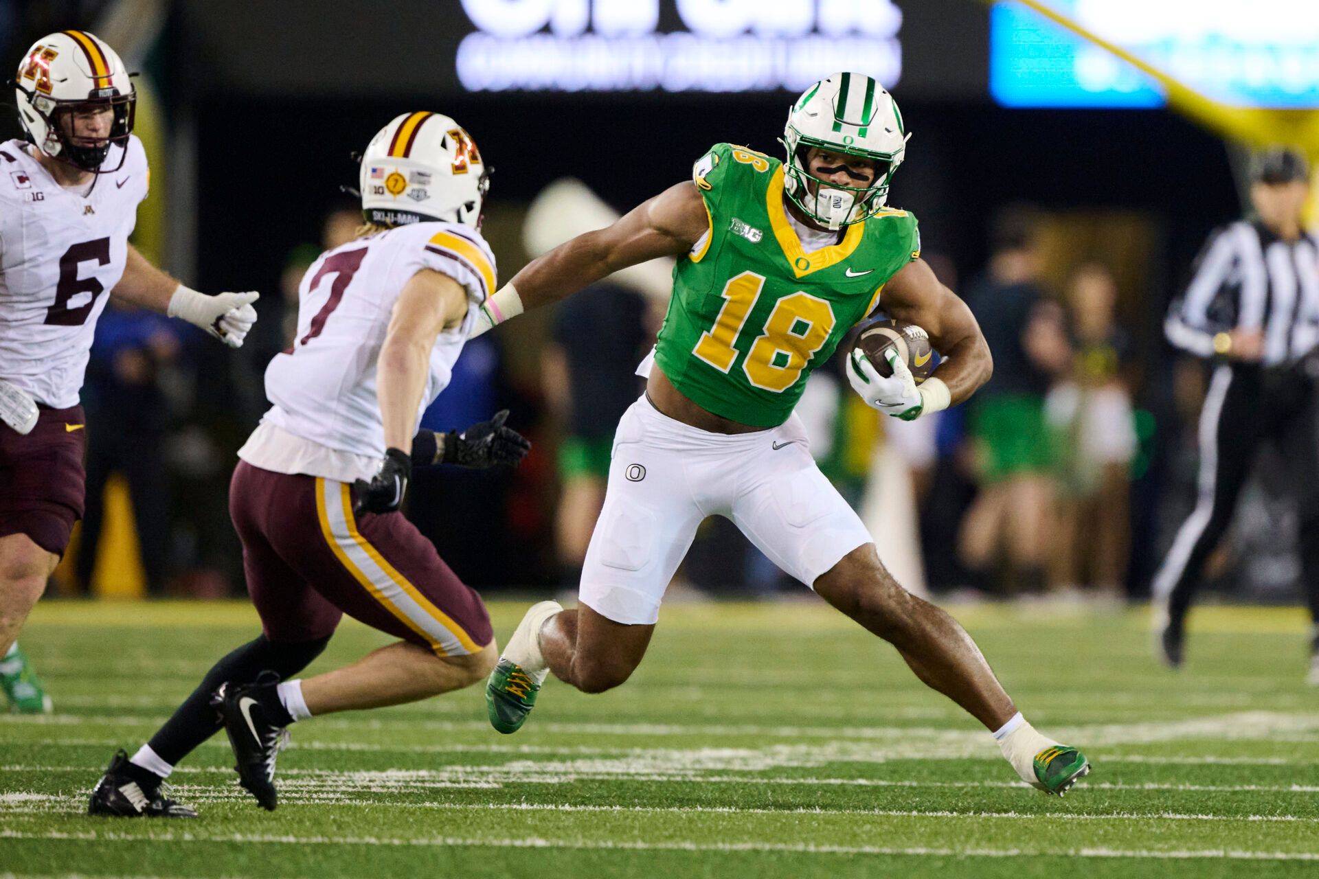 Oregon Ducks tight end Kenyon Sadiq (18) catches a pass during the first half against Minnesota Golden Gophers defensive back Aidan Gousby (7) at Autzen Stadium.