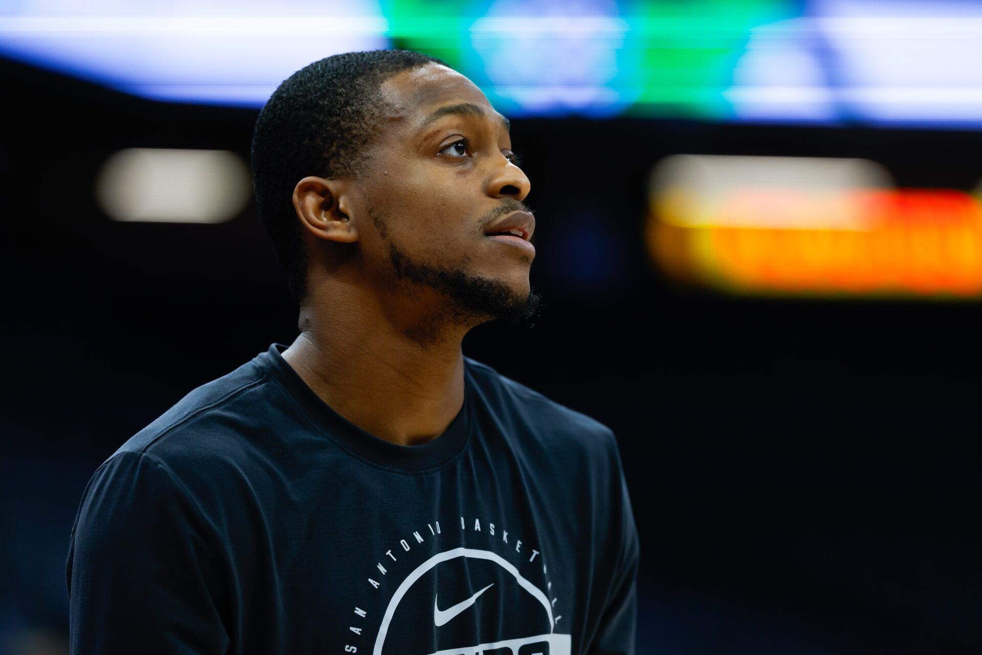 San Antonio Spurs guard De'aaron Fox (4) during warms up before the game against the Sacramento Kings at Golden 1 Center.