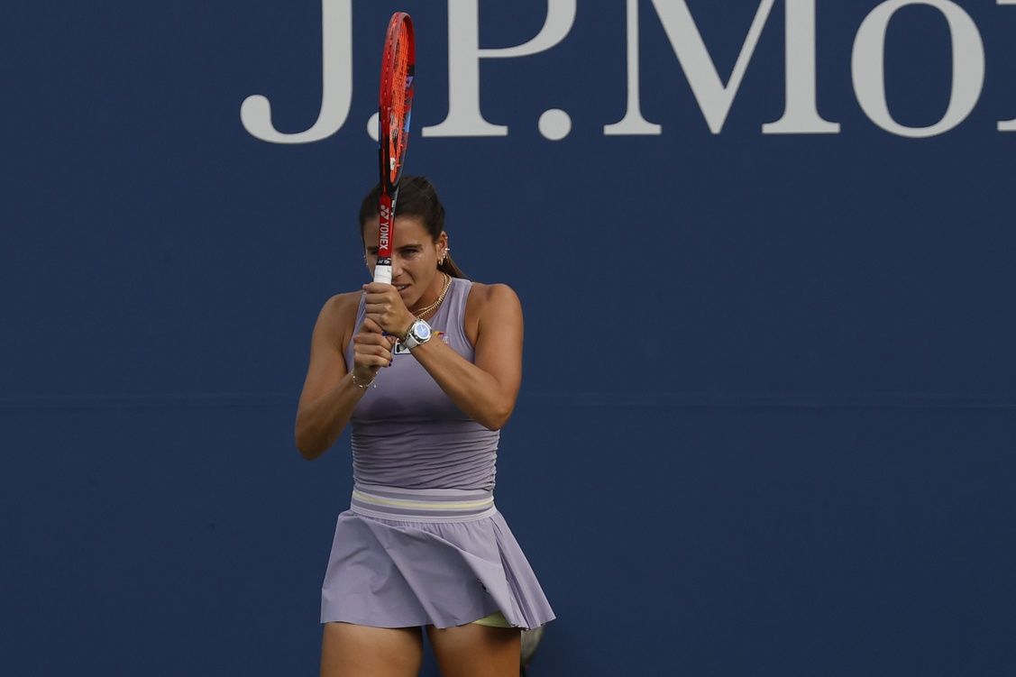 Emma Navarro (USA) reacts after missing a shot against Yafan Wang (CHN) (not pictured) on day one of the 2025 US Open at USTA Billie Jean King National Tennis Center.