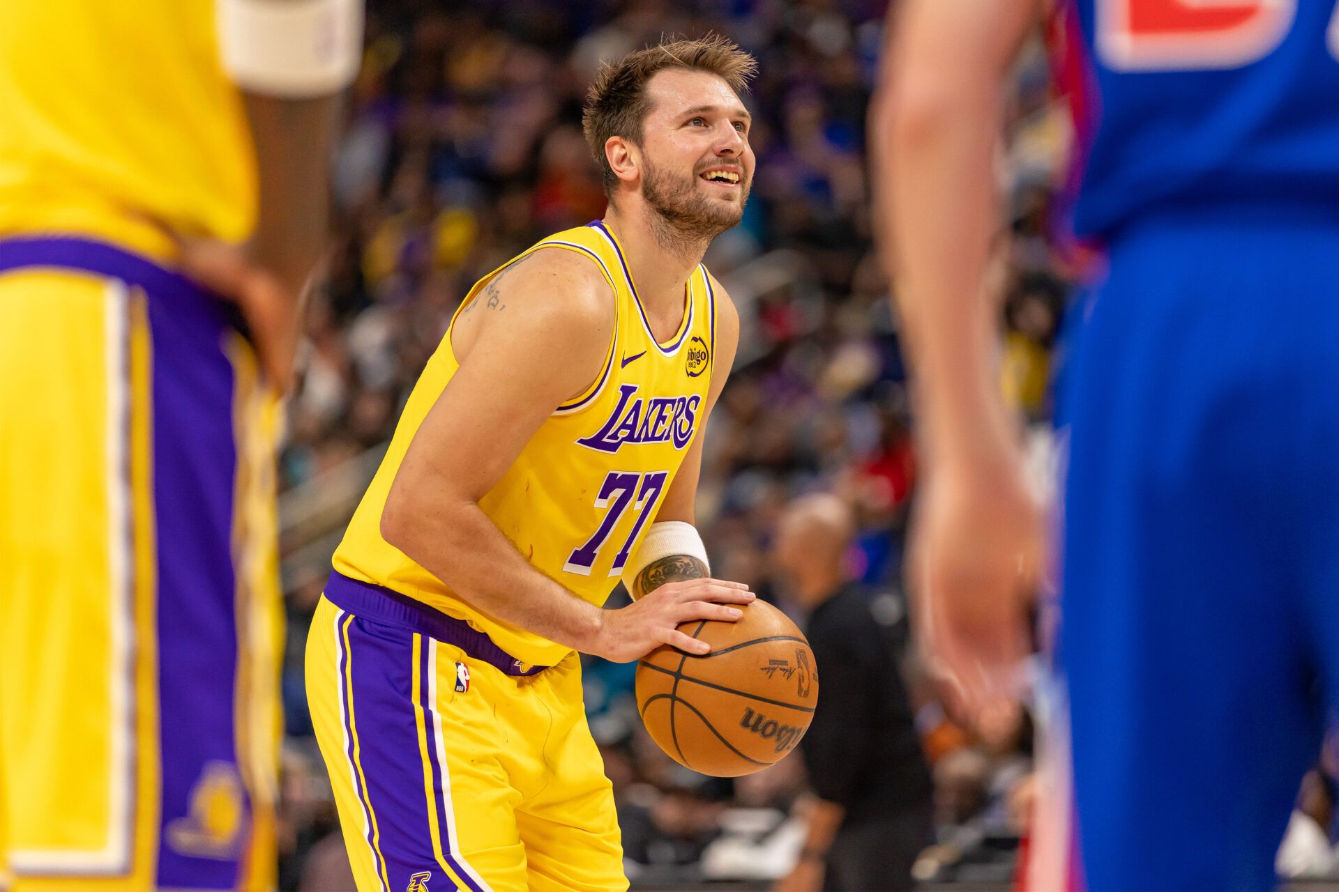 Los Angeles Lakers Luka Doncic (77) shoots a free throw against the Detroit Pistons during the first quarter at Little Caesars Arena.