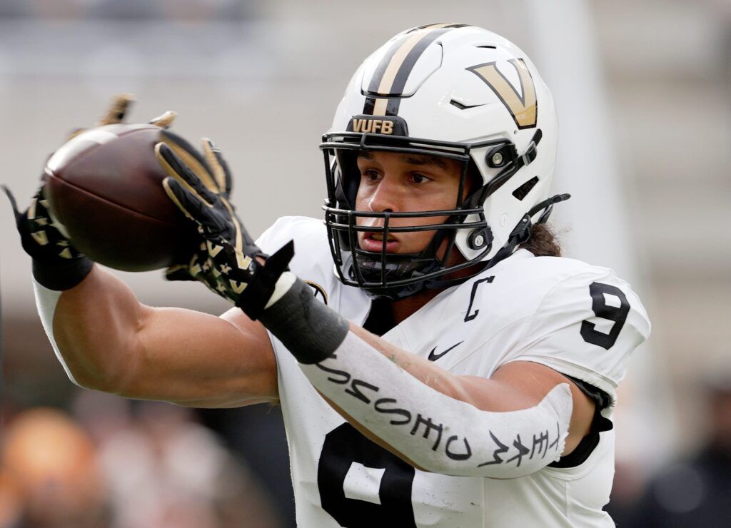 Vanderbilt TE Eli Stowers Labeled As ‘Perfect Addition' for Broncos Offense After Jaylen Waddle Trade