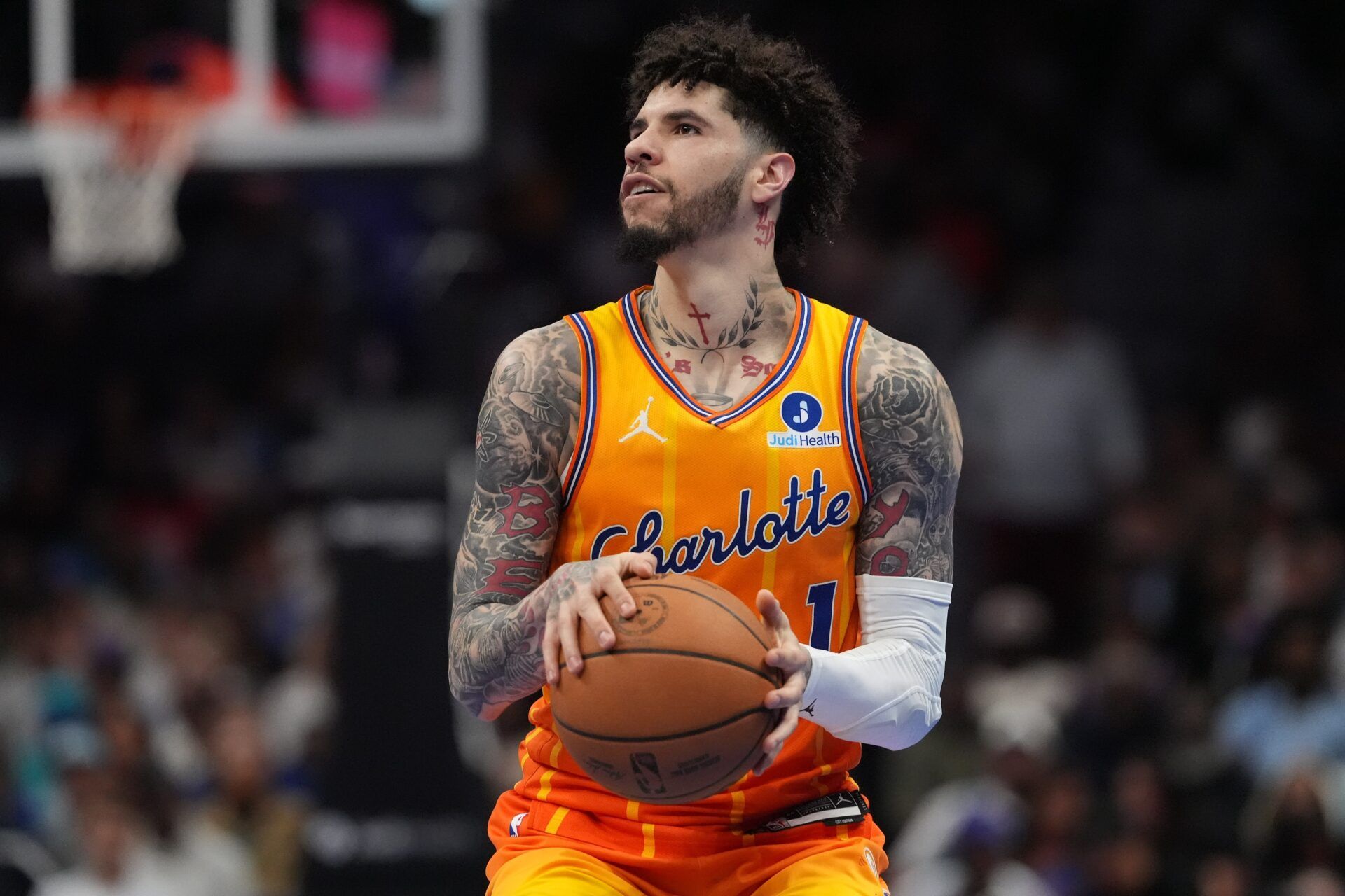 Charlotte Hornets guard LaMelo Ball (1) handles the ball against the New York Knicks during the second quarter at the Spectrum Center.