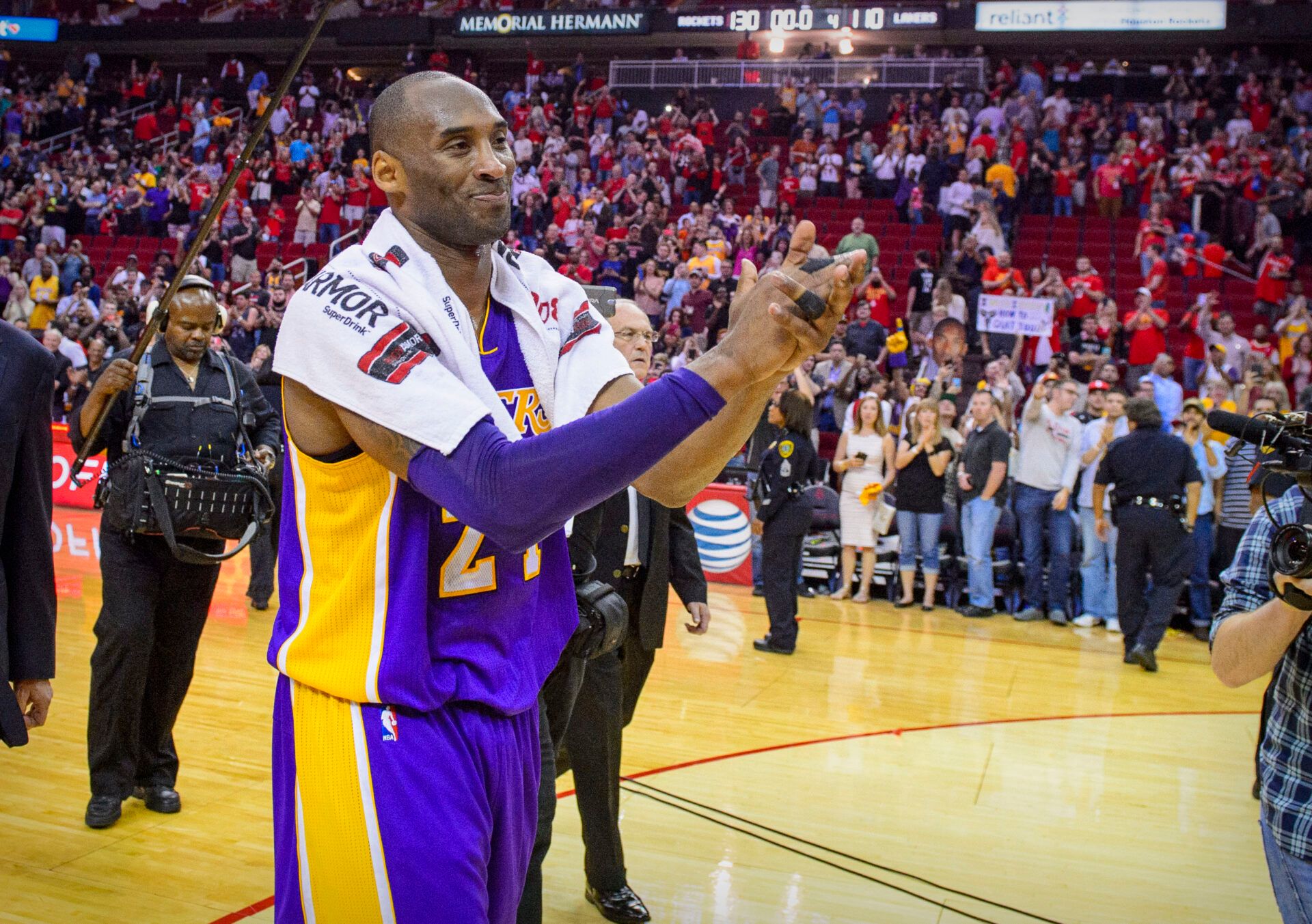 Los Angeles Lakers forward Kobe Bryant (24) acknowledges the fans as he leaves the court after the game between the Rockets and the Lakers at the Toyota Center. Bryant plays in the last road game and second to last game of his NBA career.