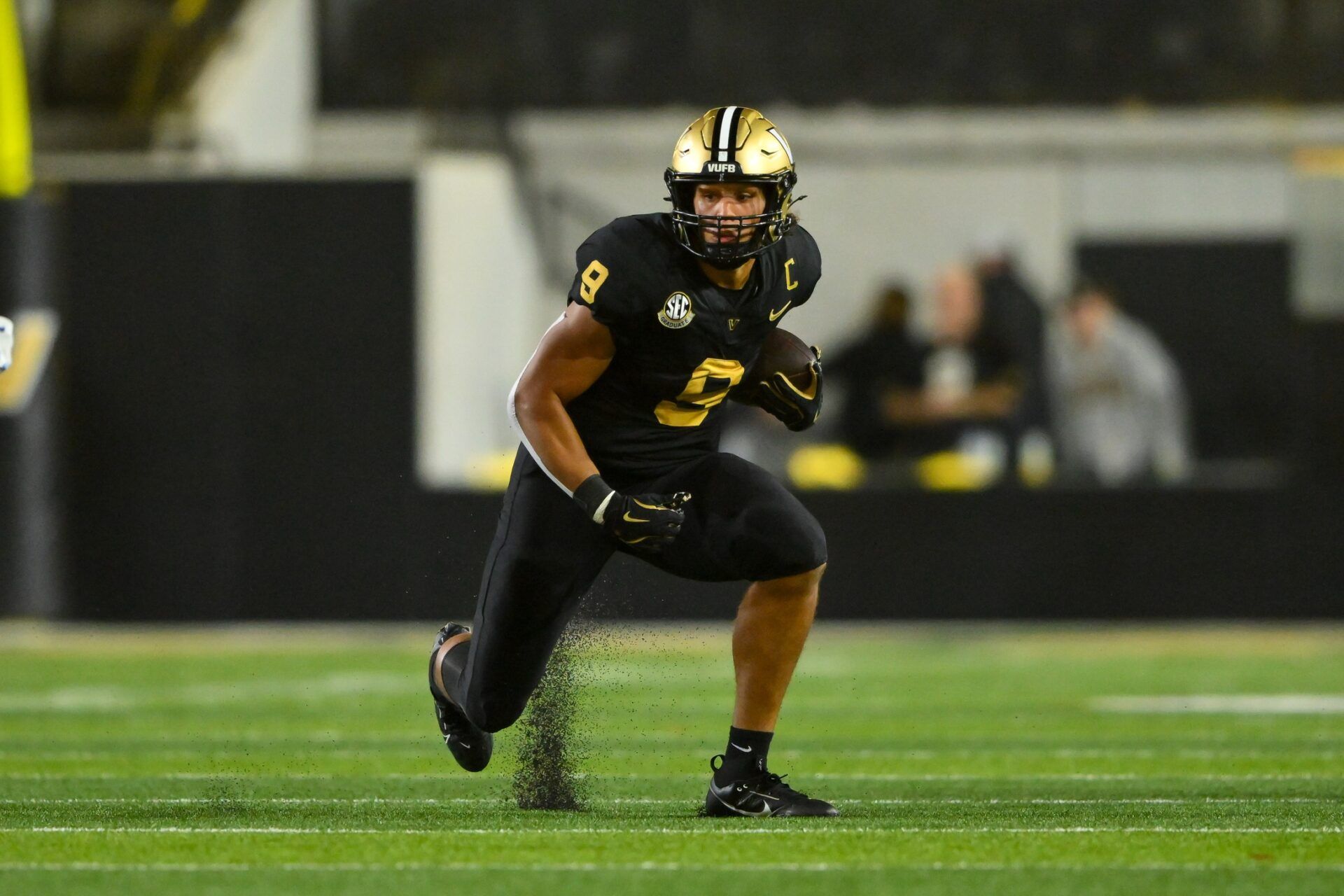 Vanderbilt Commodores tight end Eli Stowers (9) runs with the ball after a made catch against the Kentucky Wildcats during the second half at FirstBank Stadium.