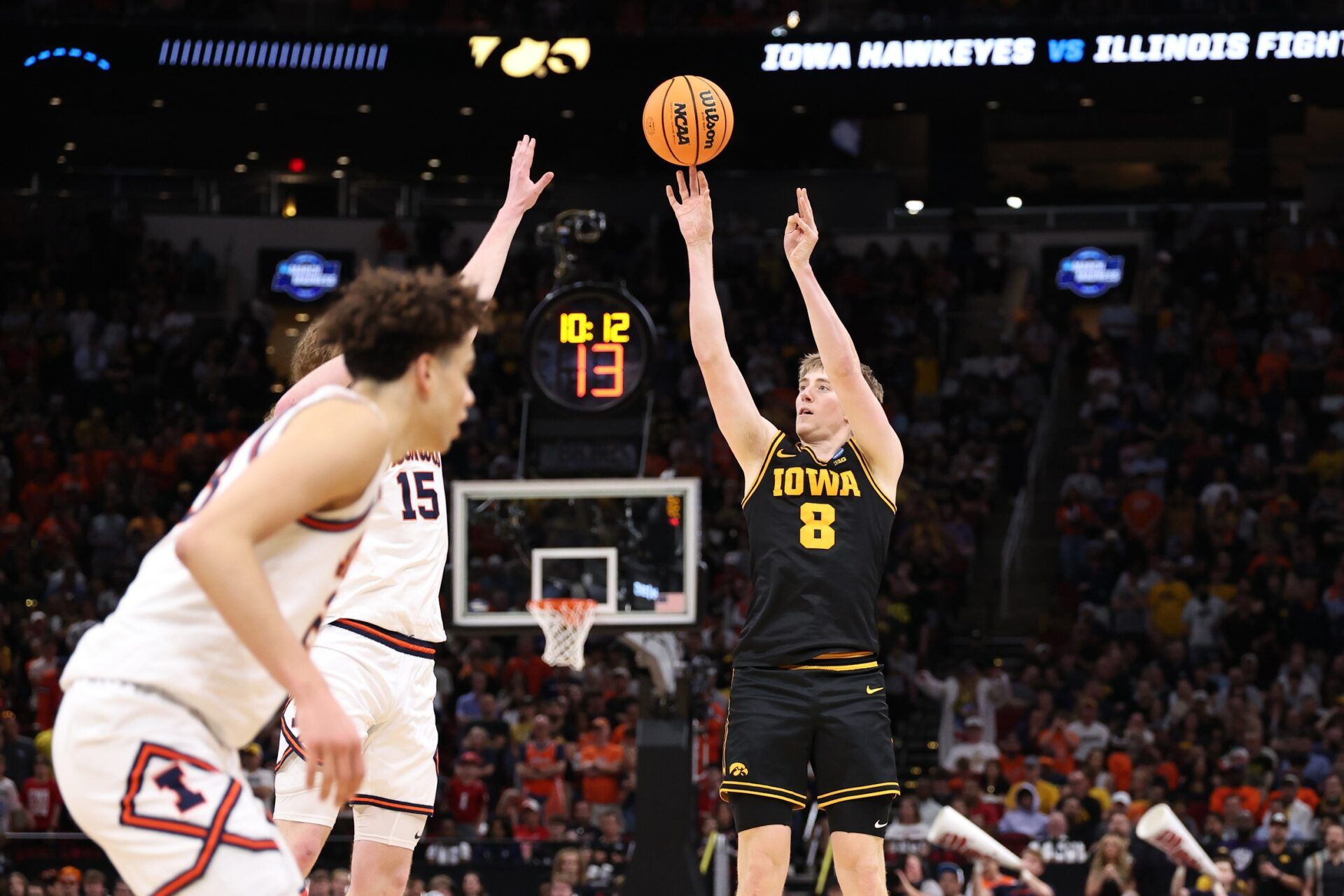 Elite Eight Interrupted: Bizarre Horn Malfunction Halts Iowa-Illinois Game for 11 Minutes
